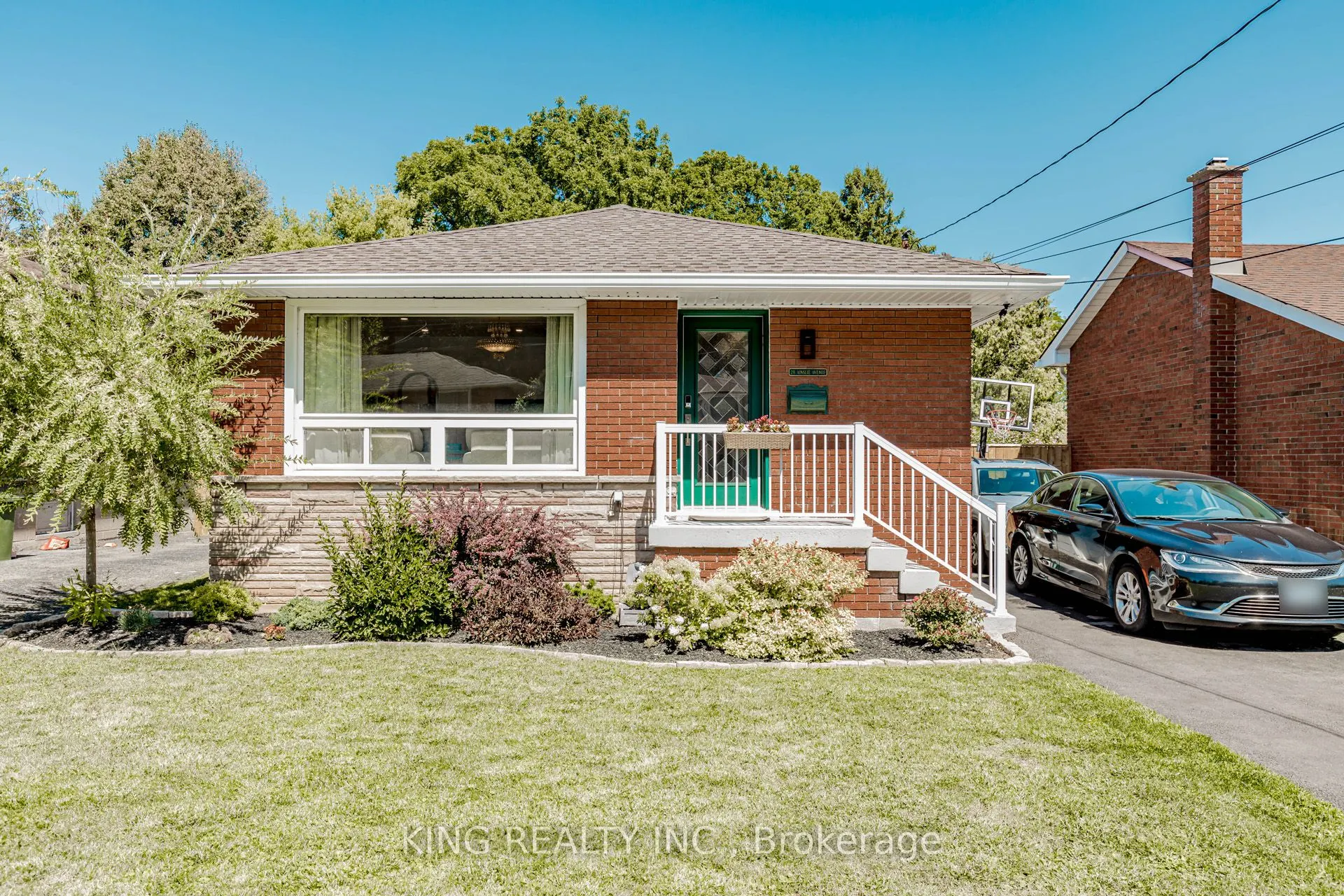 28 AINSLIE Avenue