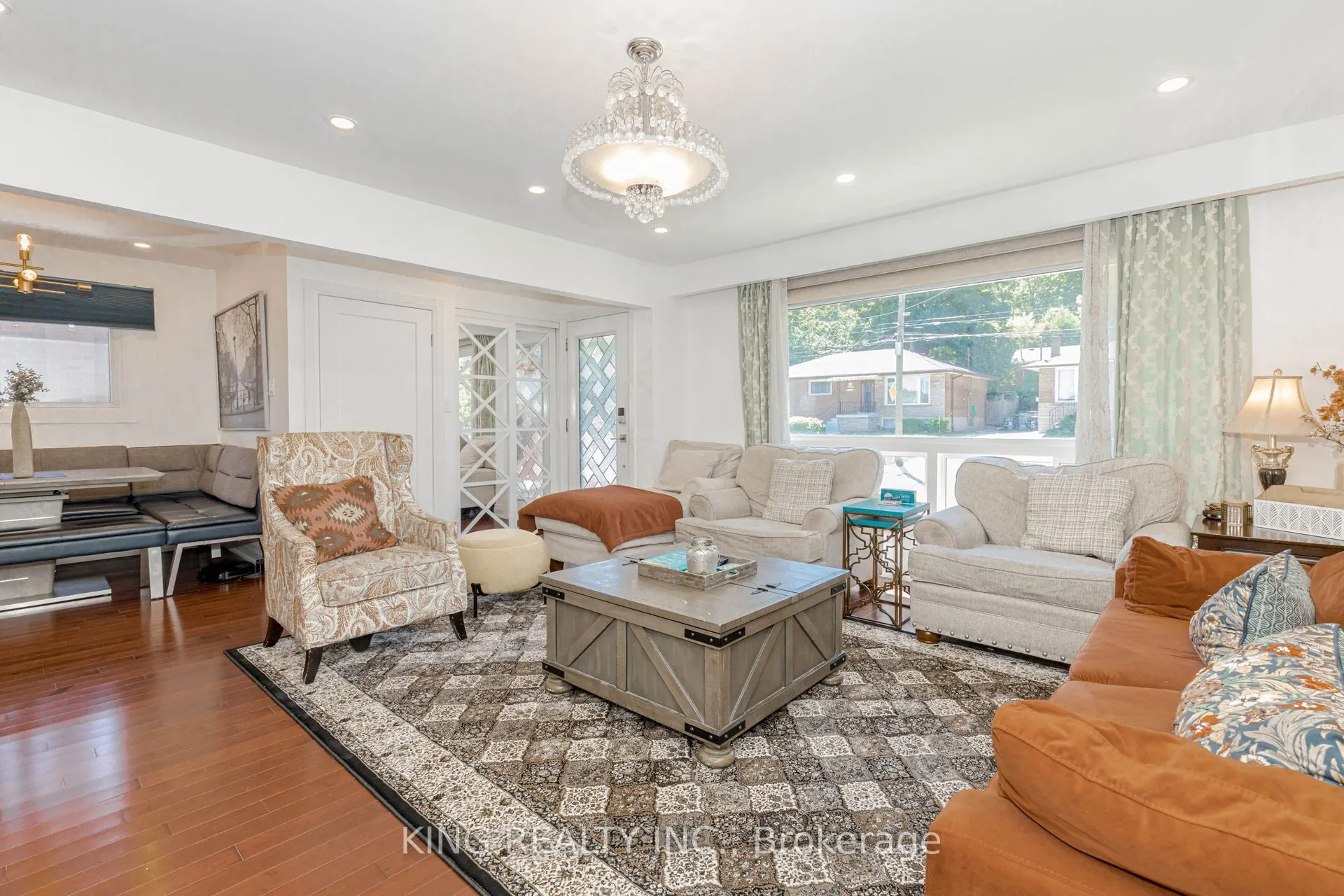28 AINSLIE Avenue