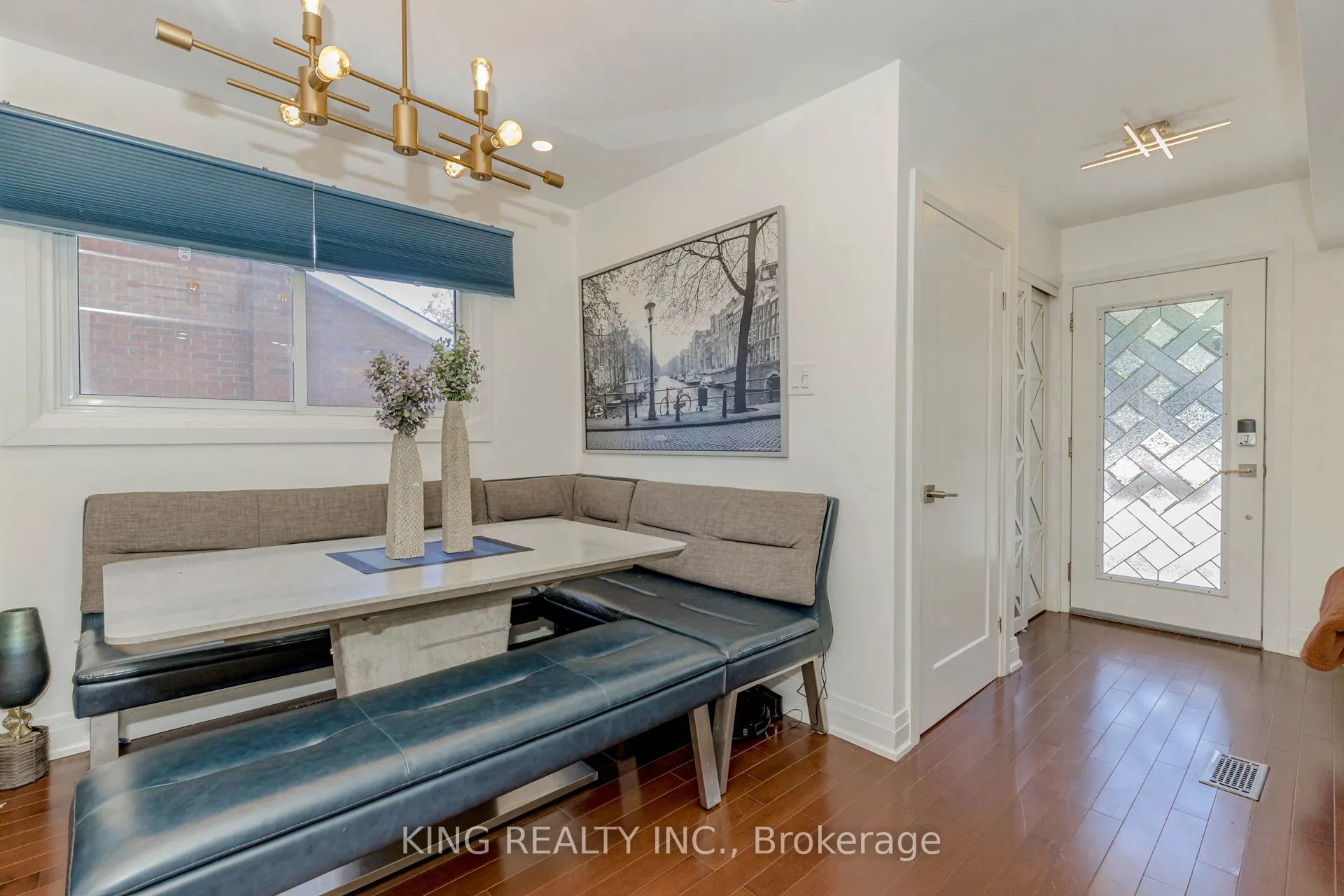28 AINSLIE Avenue