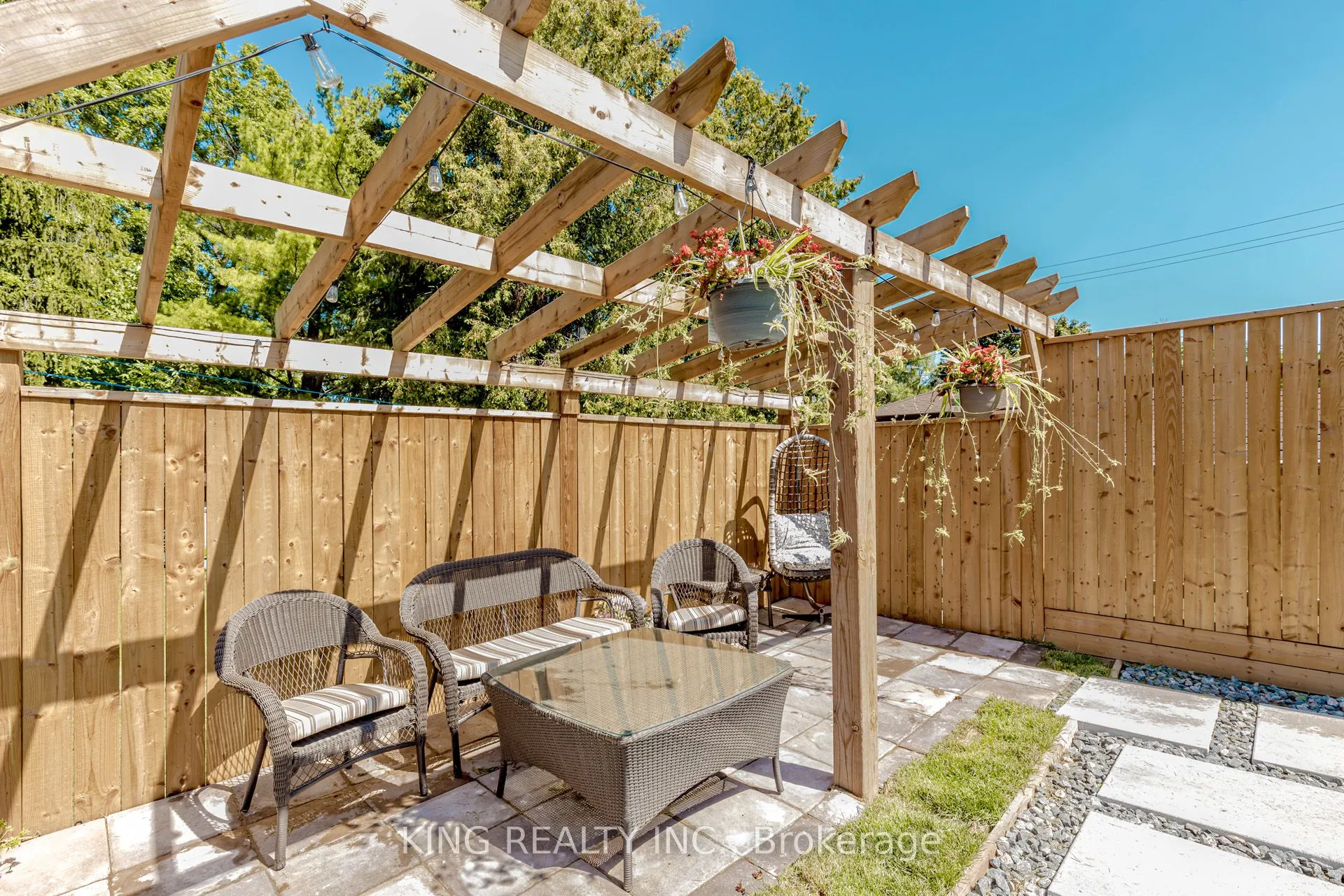 28 AINSLIE Avenue