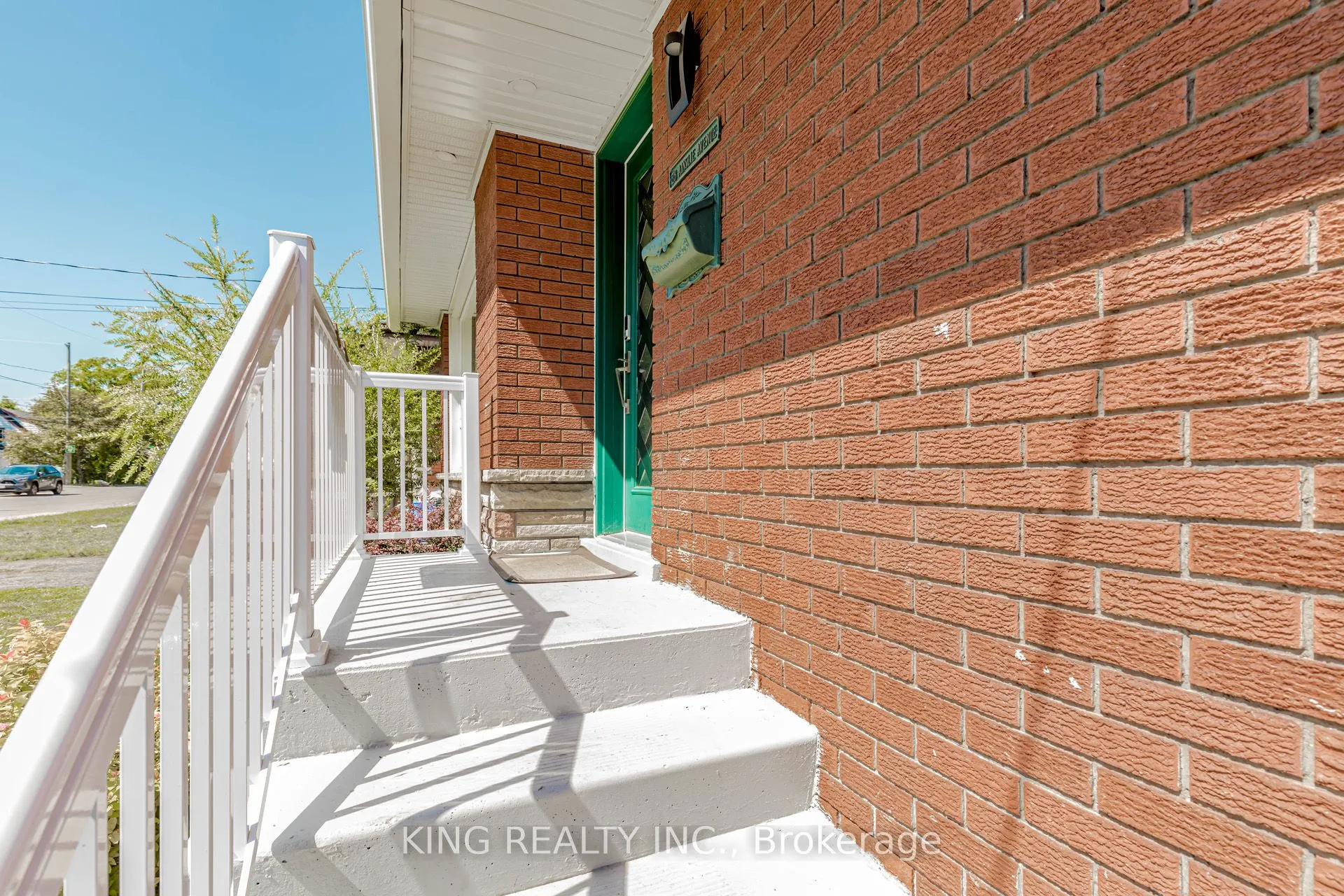 28 AINSLIE Avenue