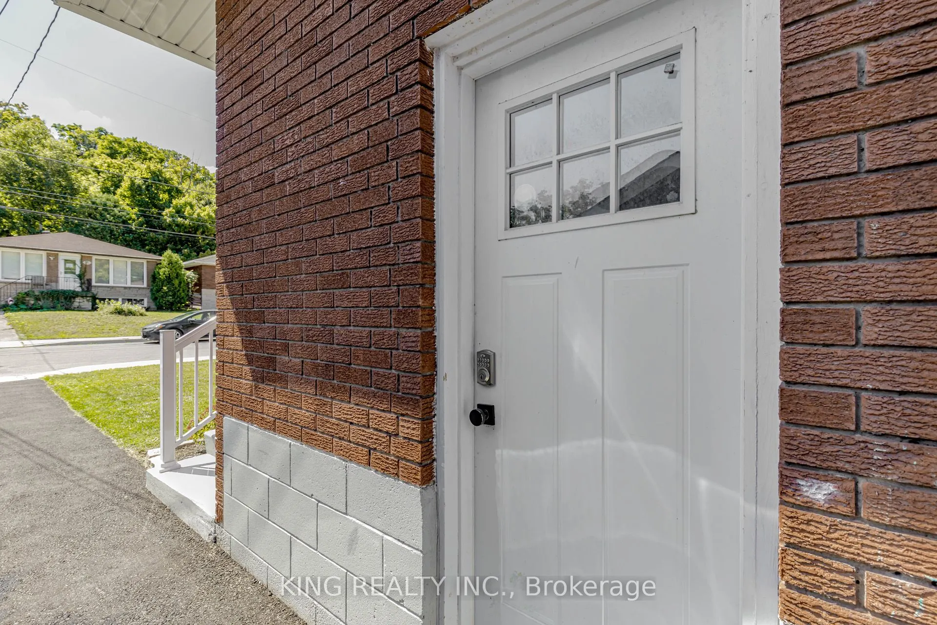 28 AINSLIE Avenue