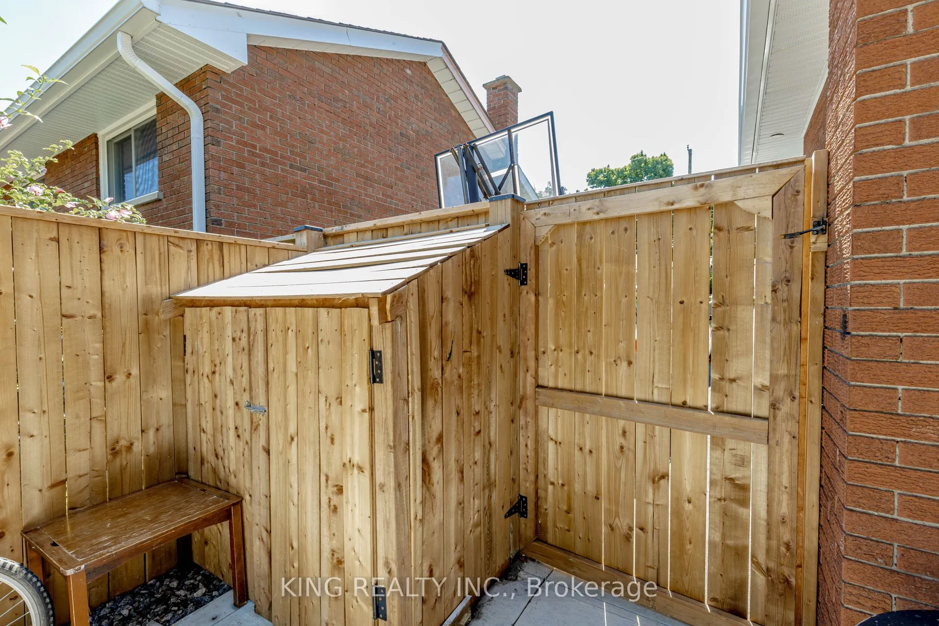 28 AINSLIE Avenue