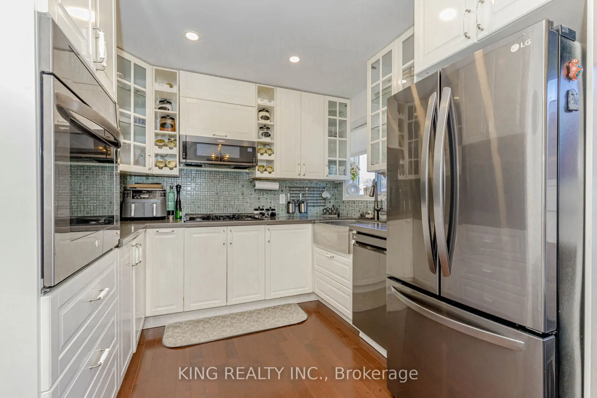 28 AINSLIE Avenue