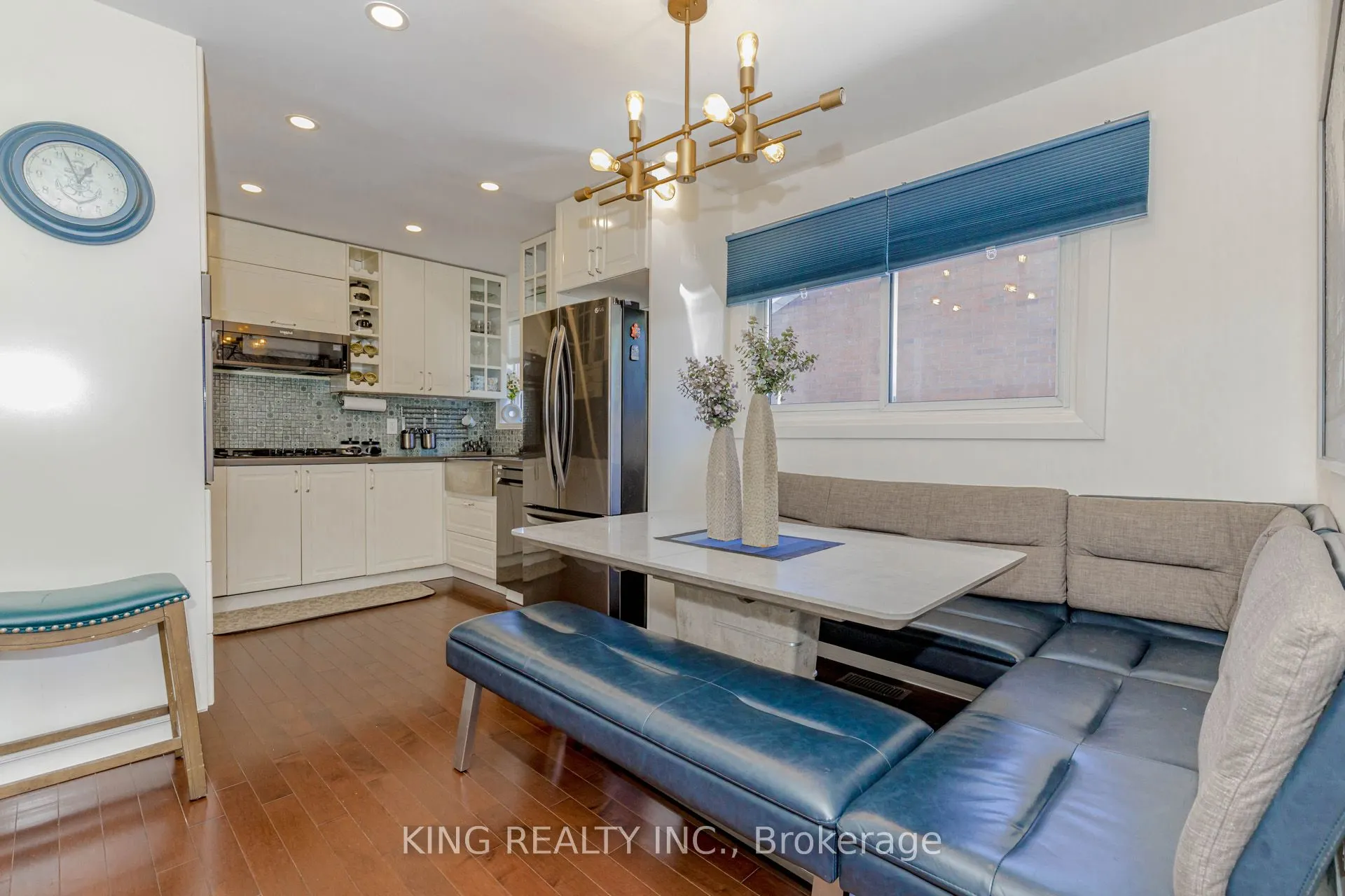 28 AINSLIE Avenue