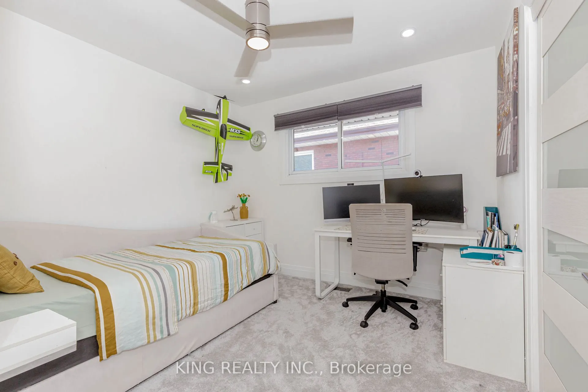 28 AINSLIE Avenue