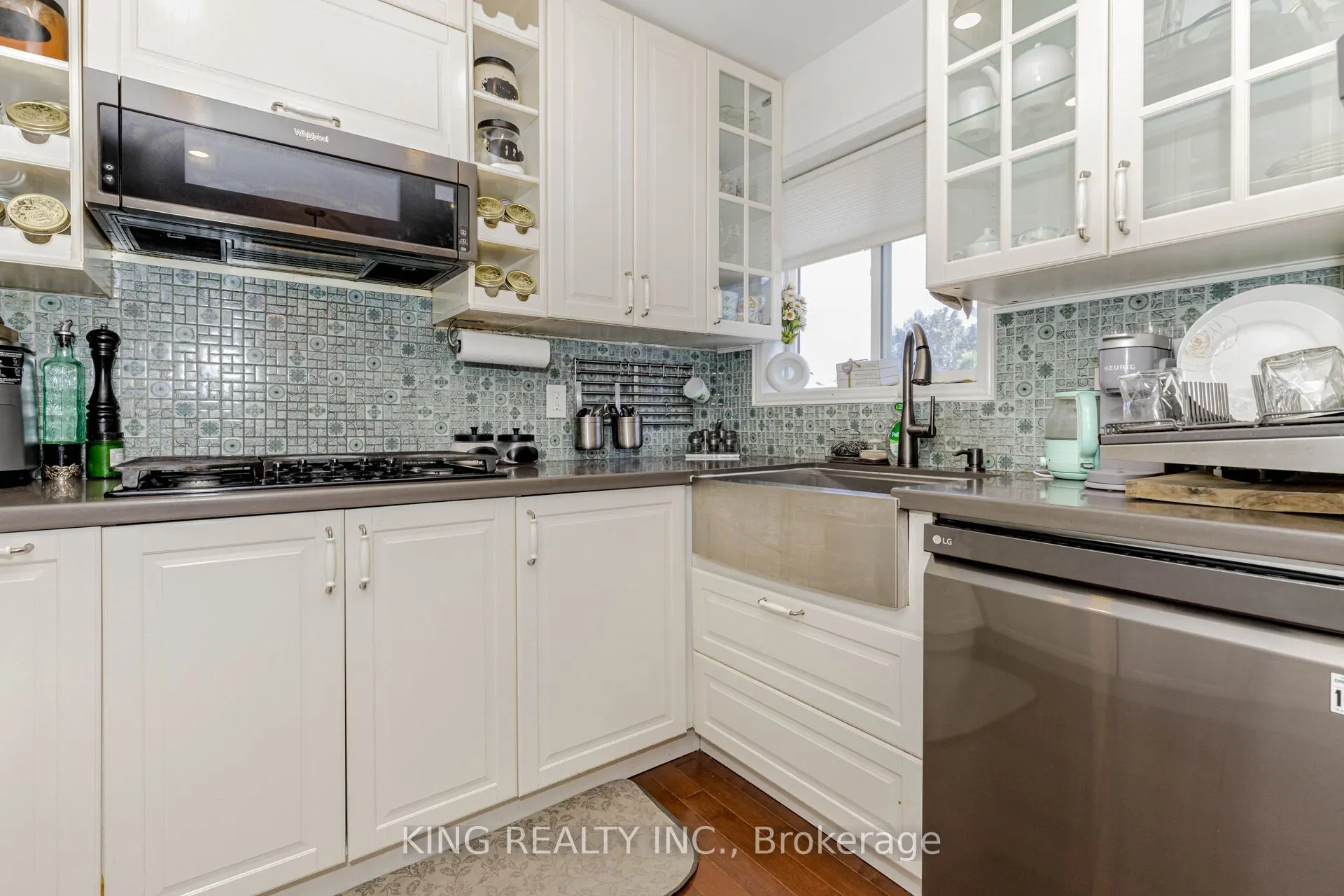 28 AINSLIE Avenue