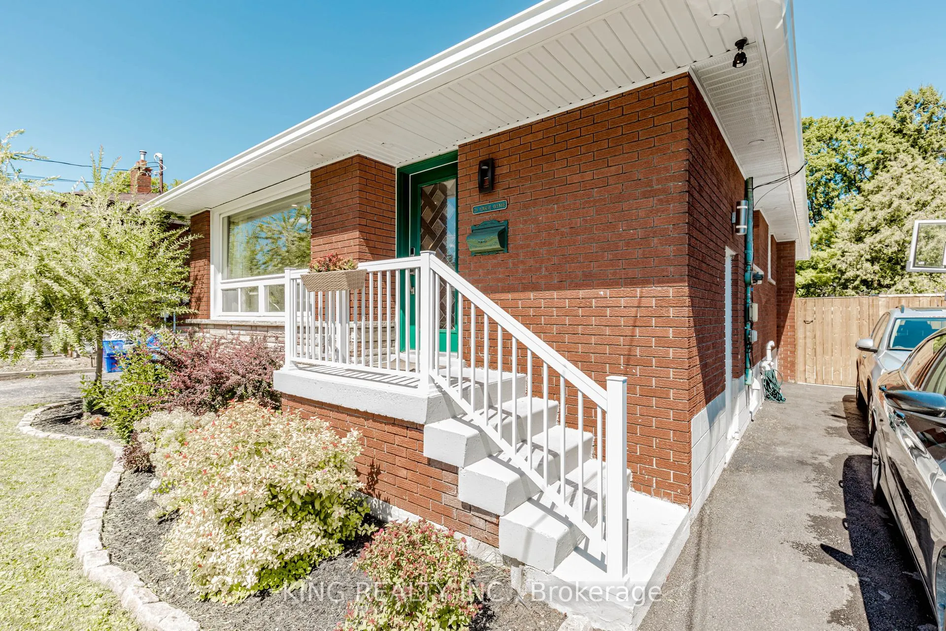 28 AINSLIE Avenue