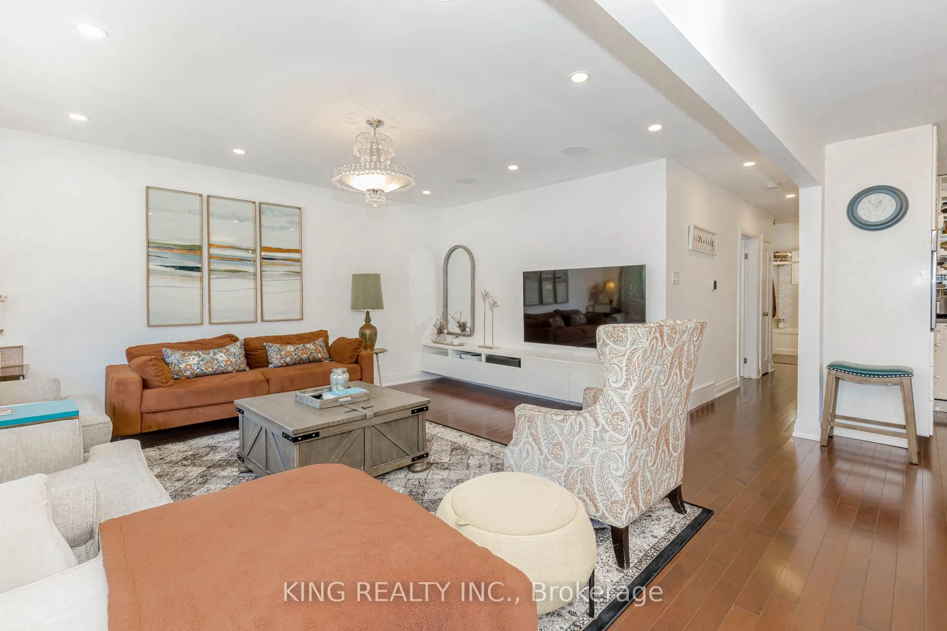 28 AINSLIE Avenue