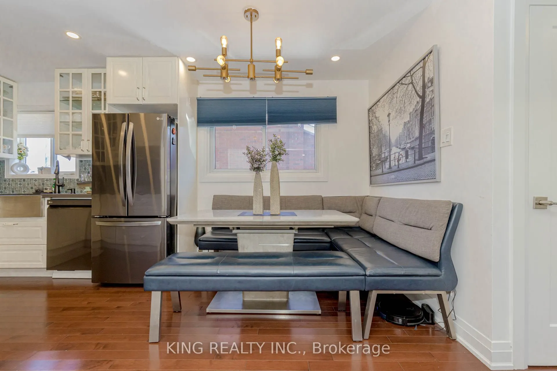 28 AINSLIE Avenue