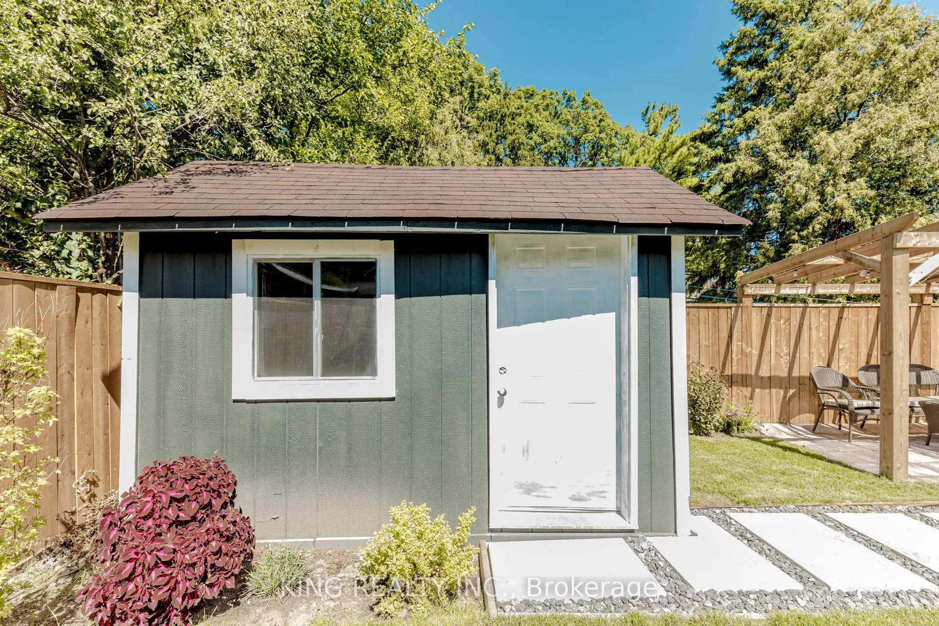 28 AINSLIE Avenue