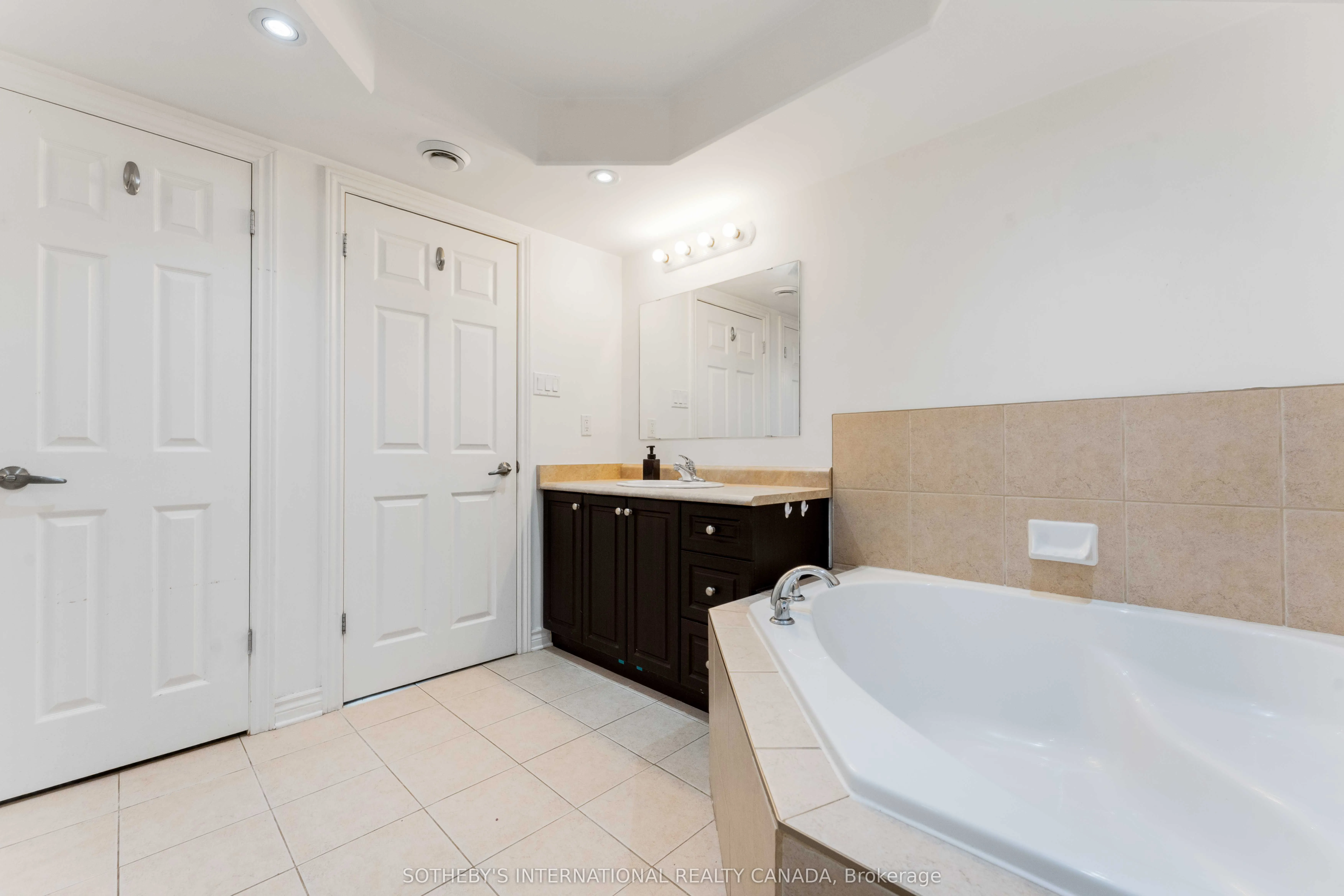 1238 Marenger Street, #18