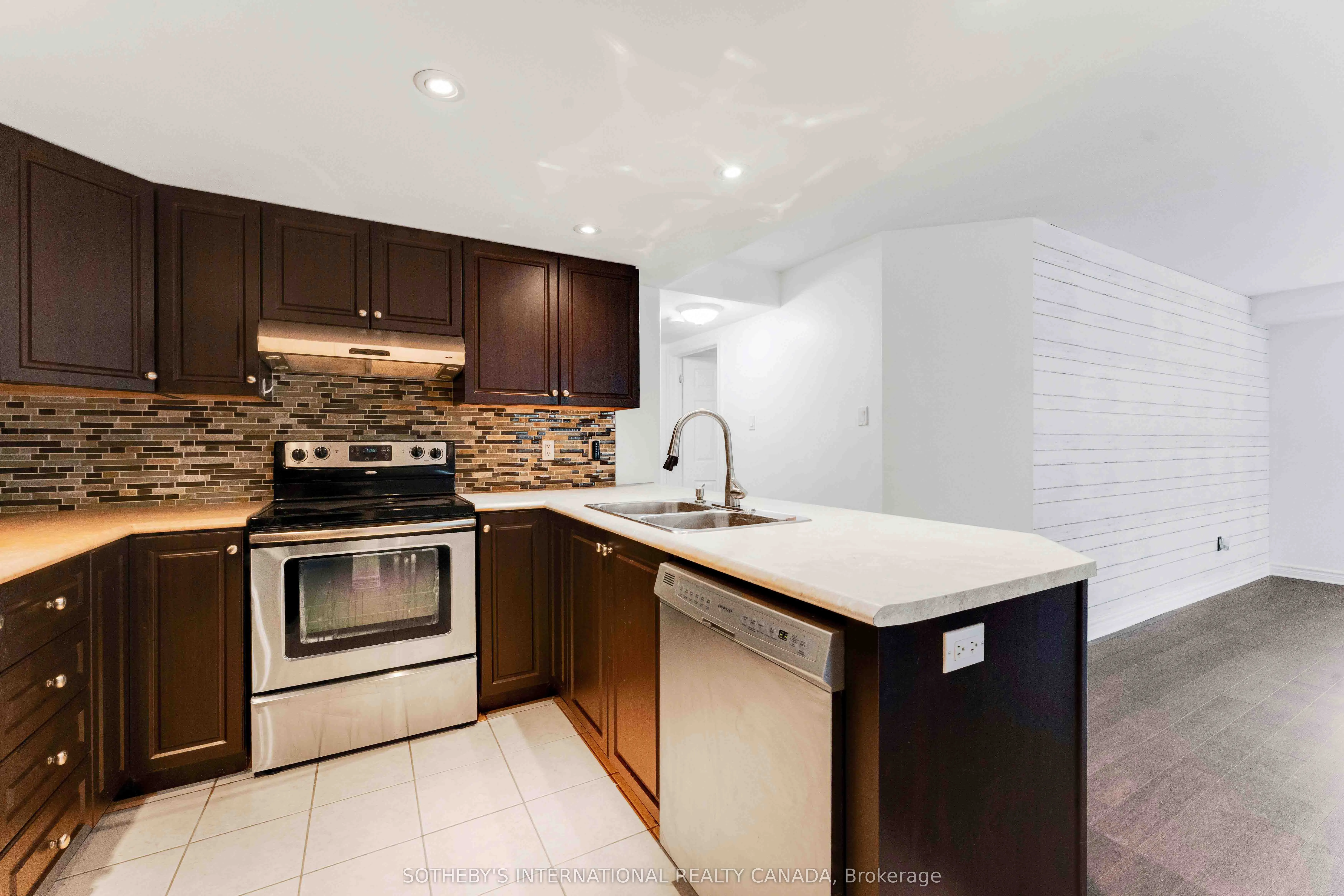 1238 Marenger Street, #18
