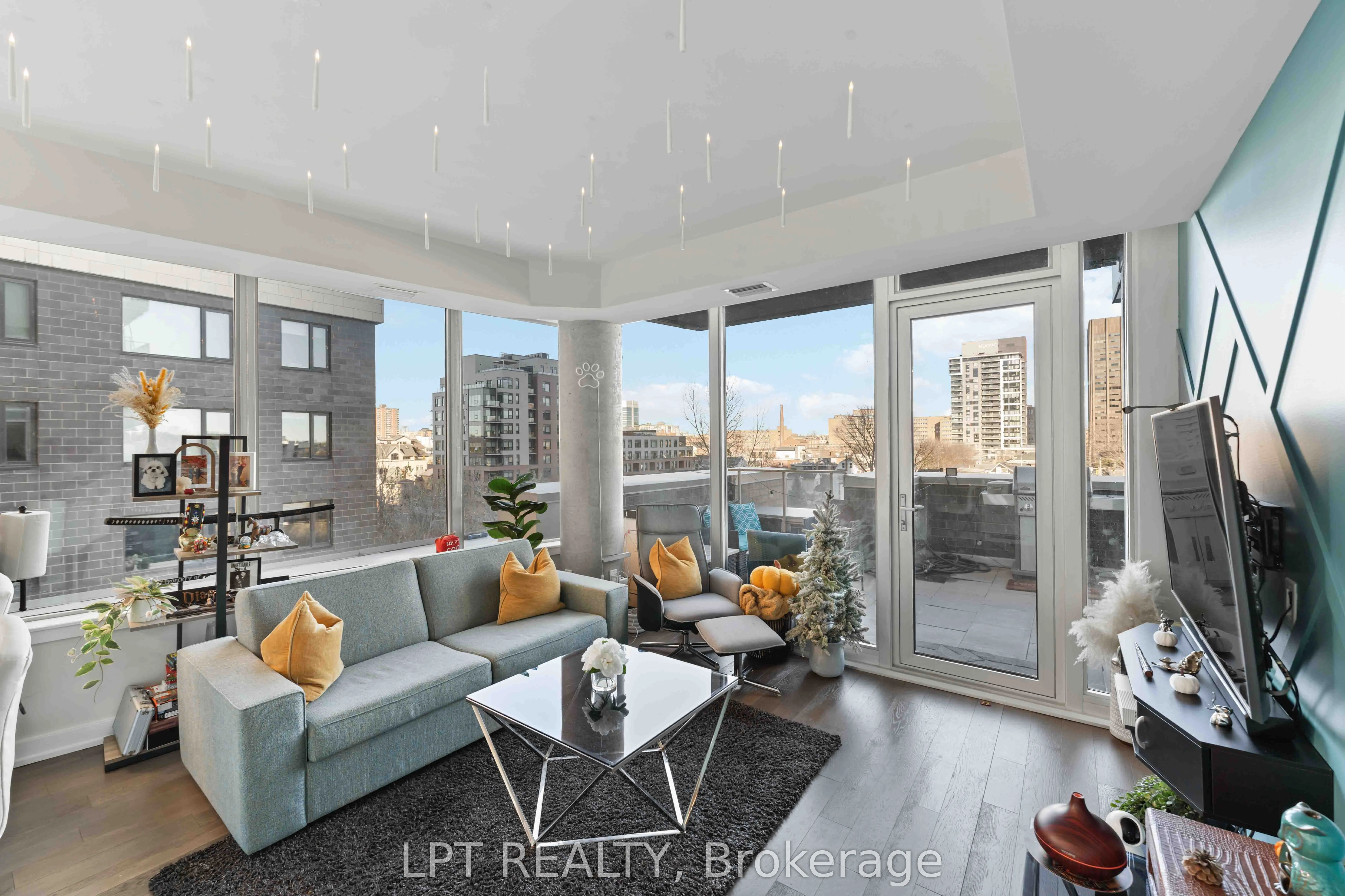 111 Champagne Avenue S, #307