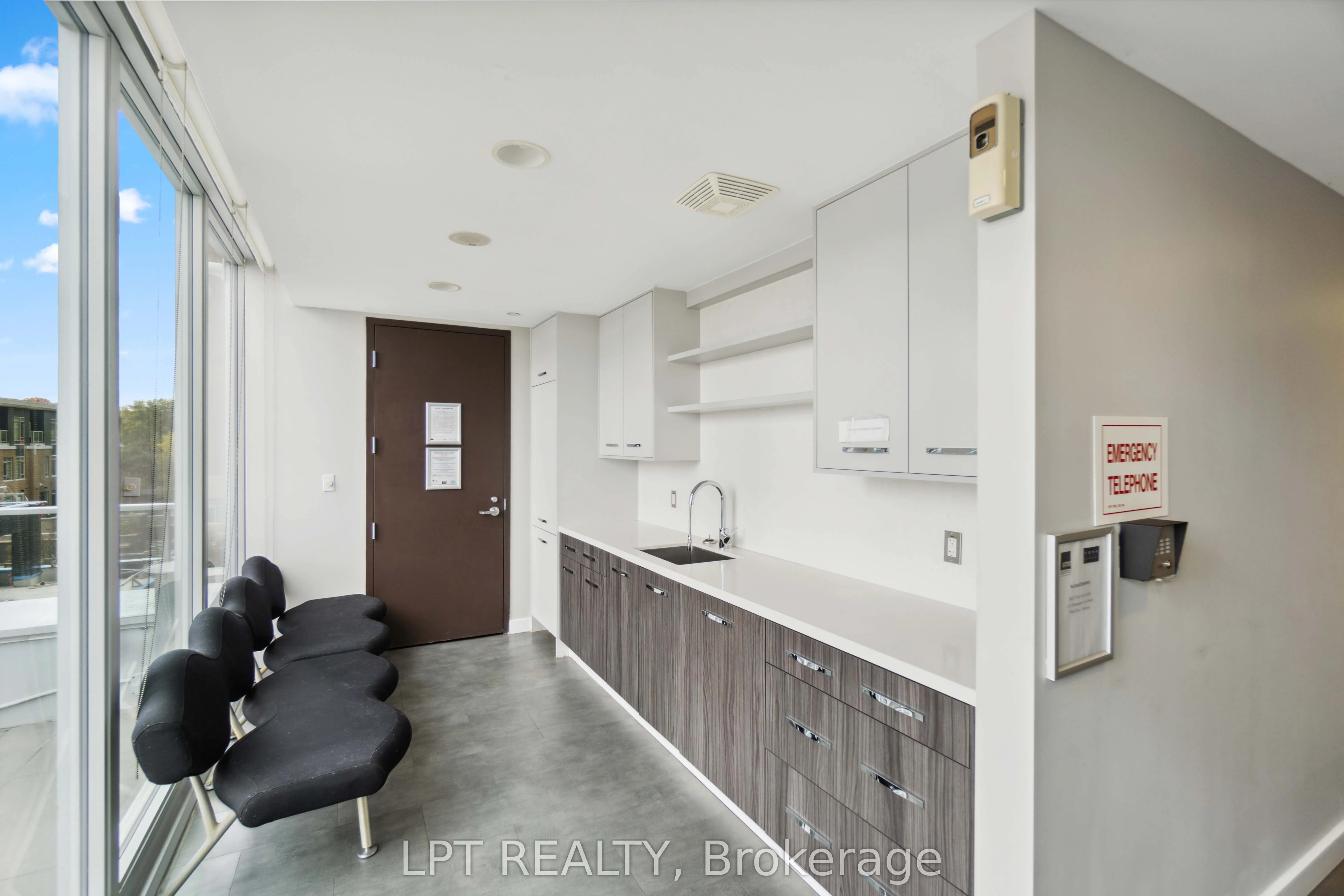 111 Champagne Avenue S, #307