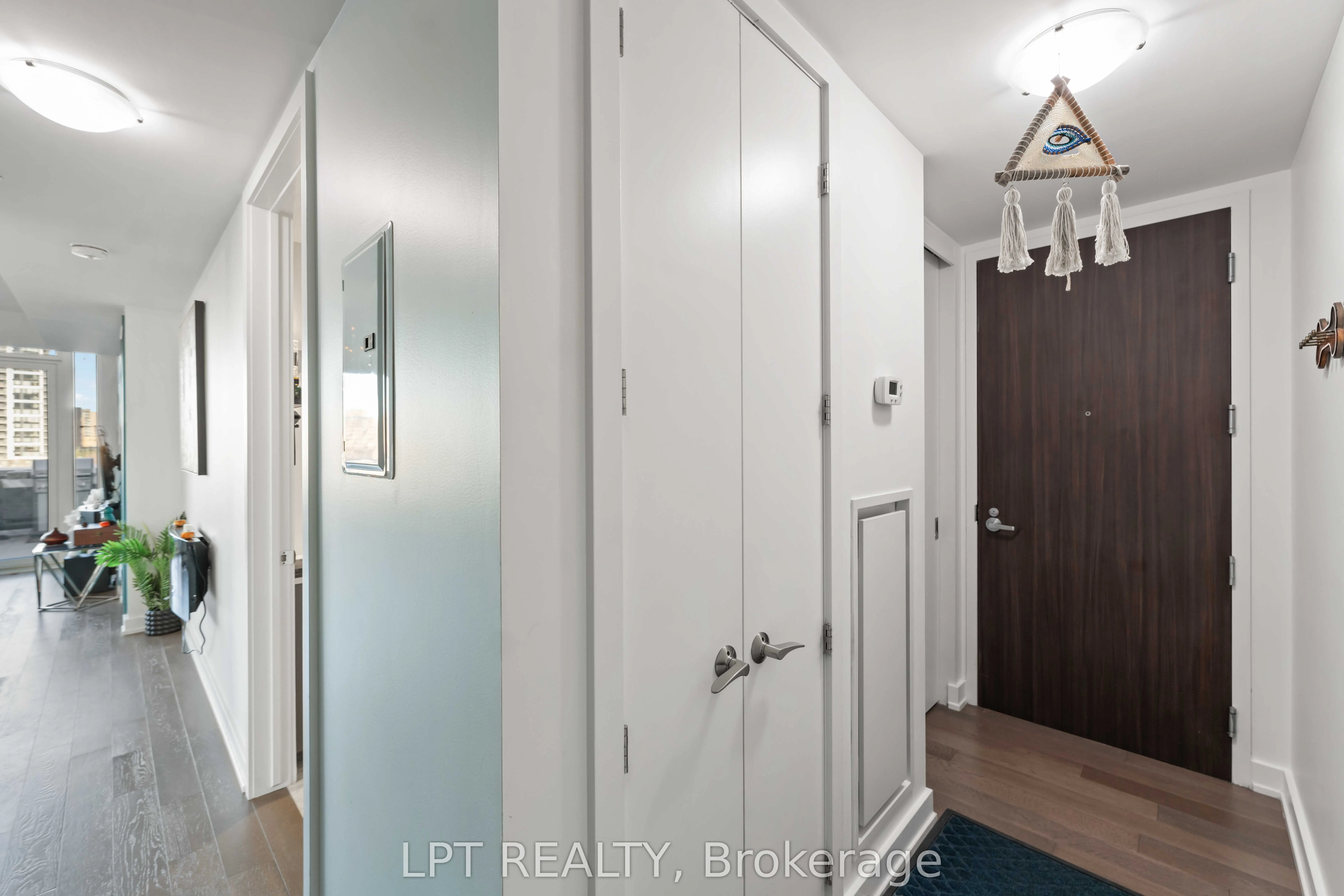 111 Champagne Avenue S, #307
