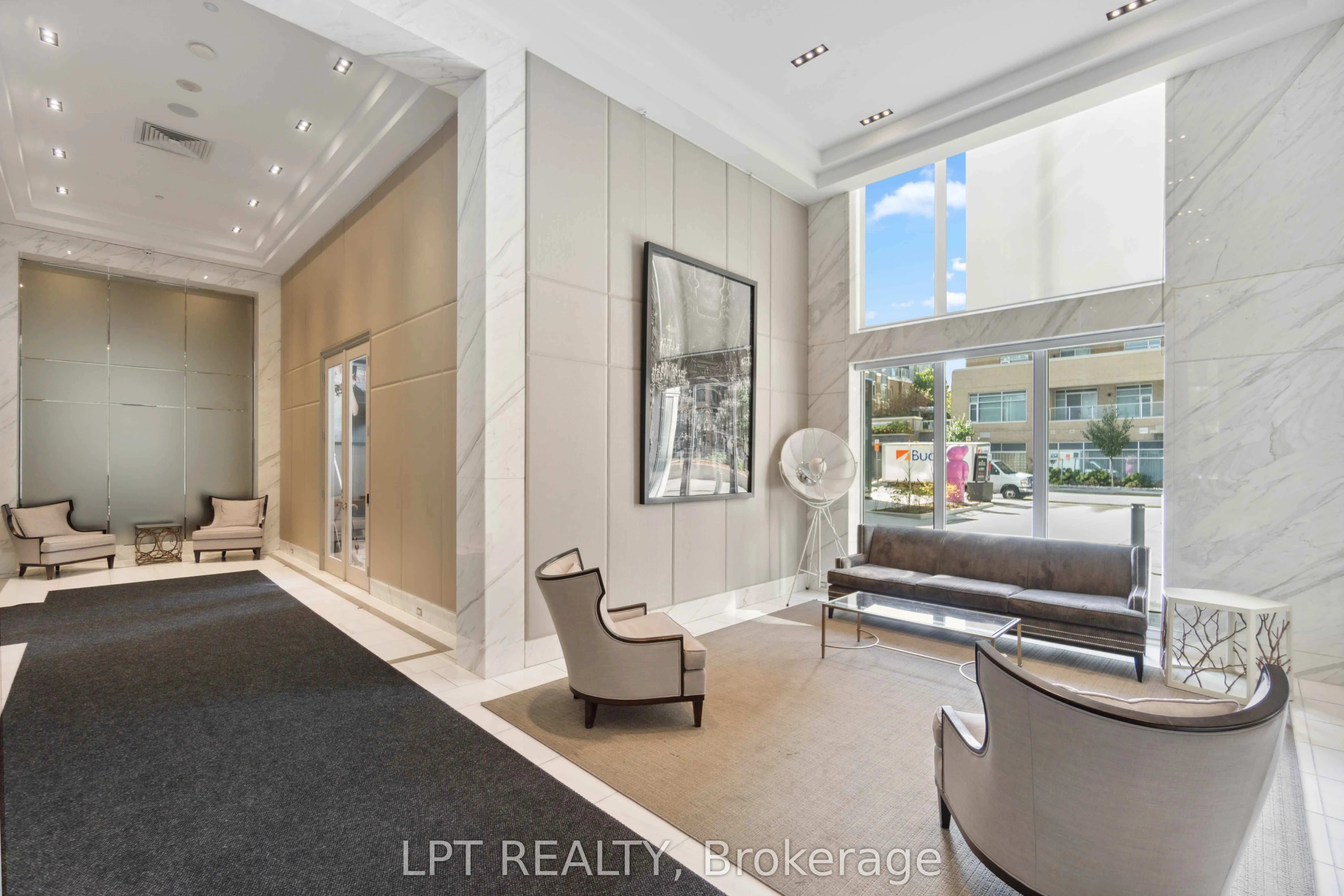 111 Champagne Avenue S, #307
