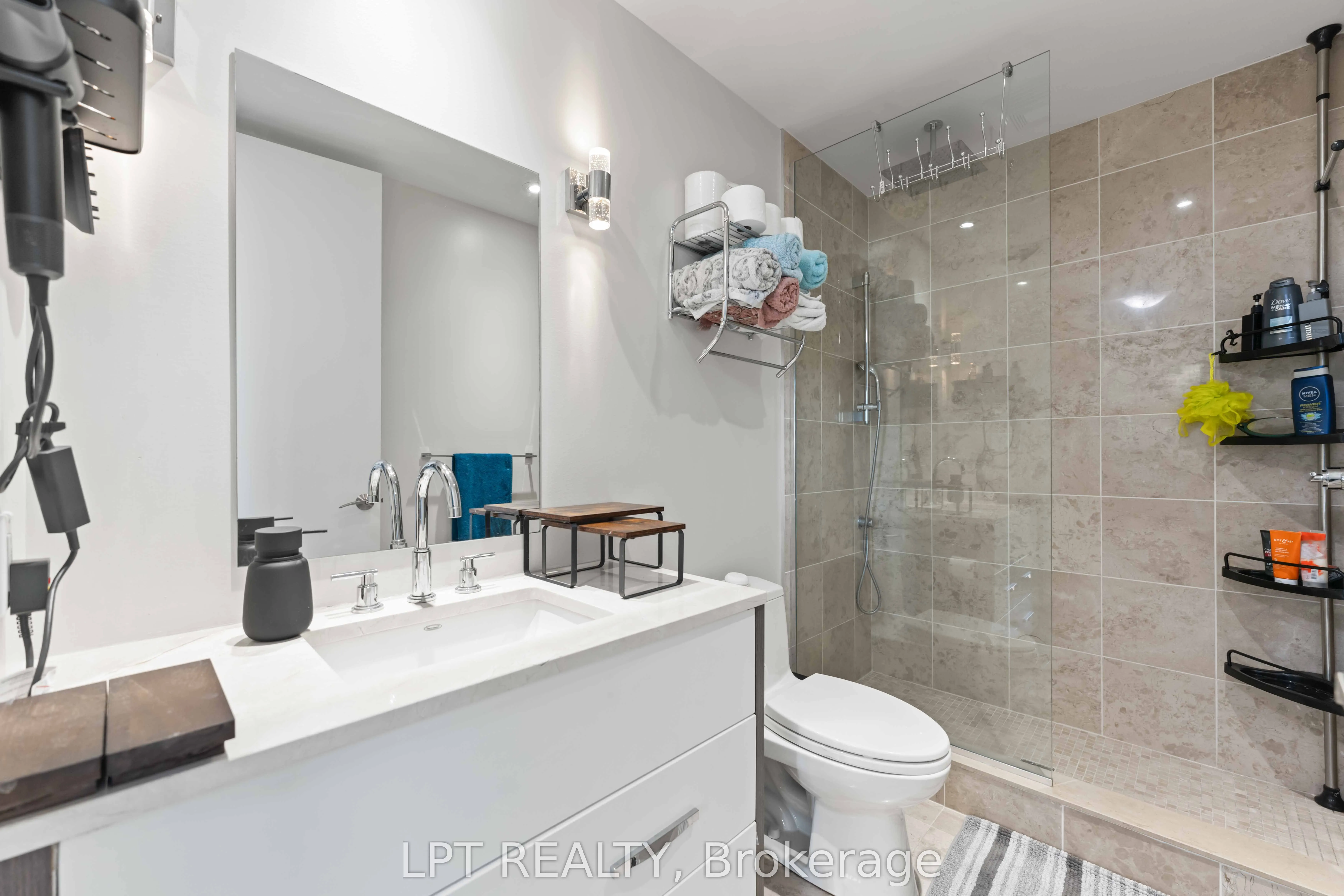 111 Champagne Avenue S, #307