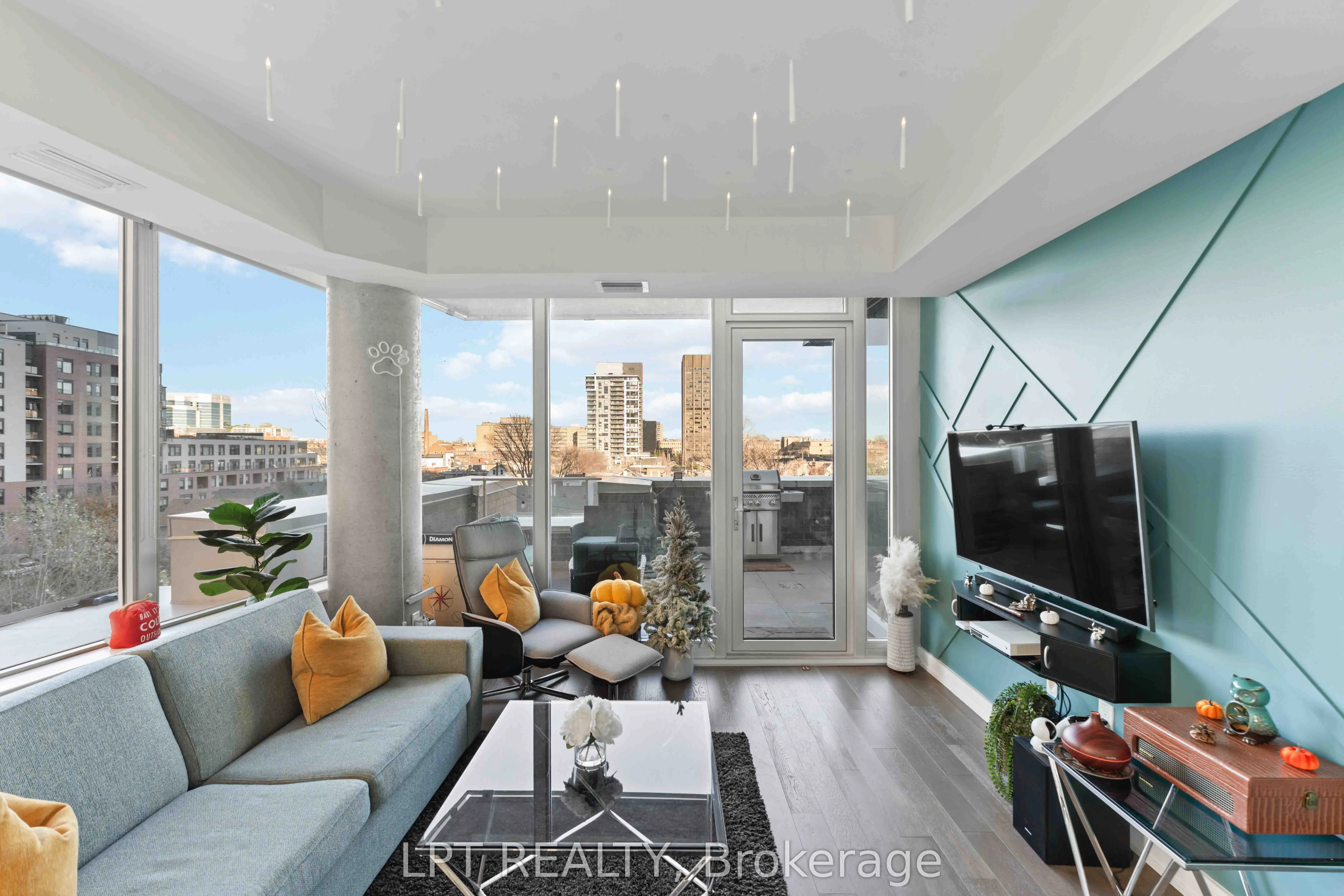 111 Champagne Avenue S, #307