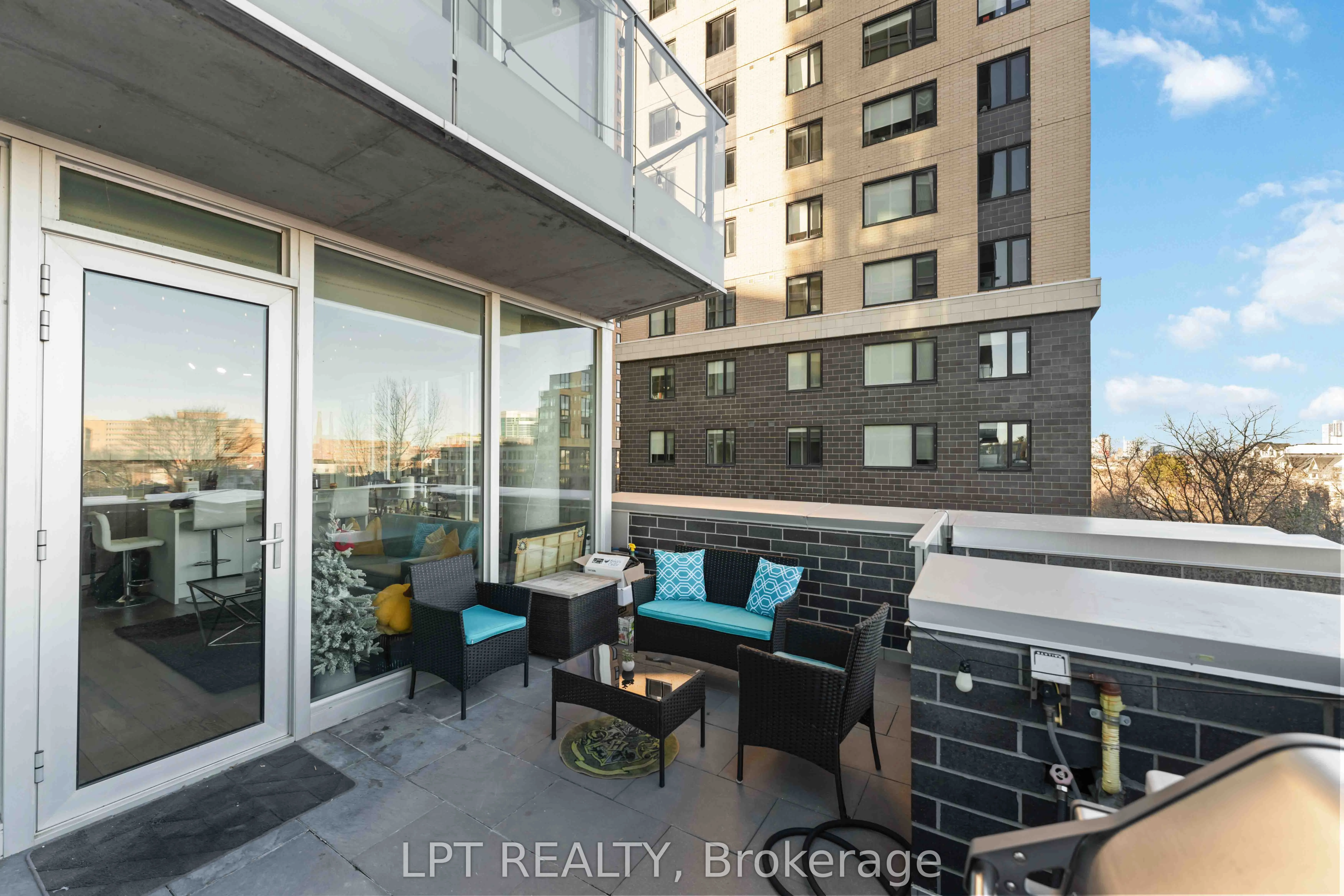 111 Champagne Avenue S, #307
