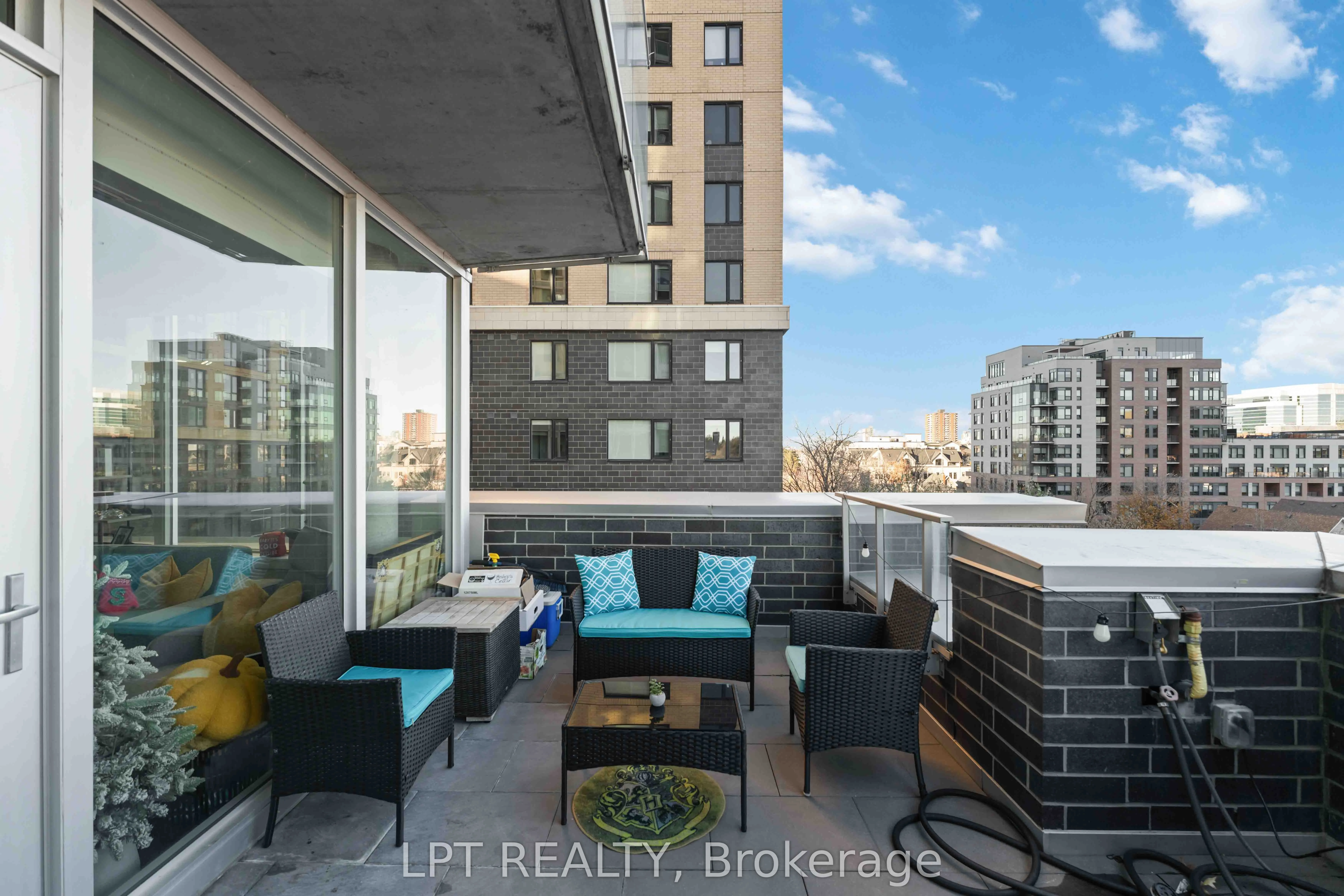 111 Champagne Avenue S, #307