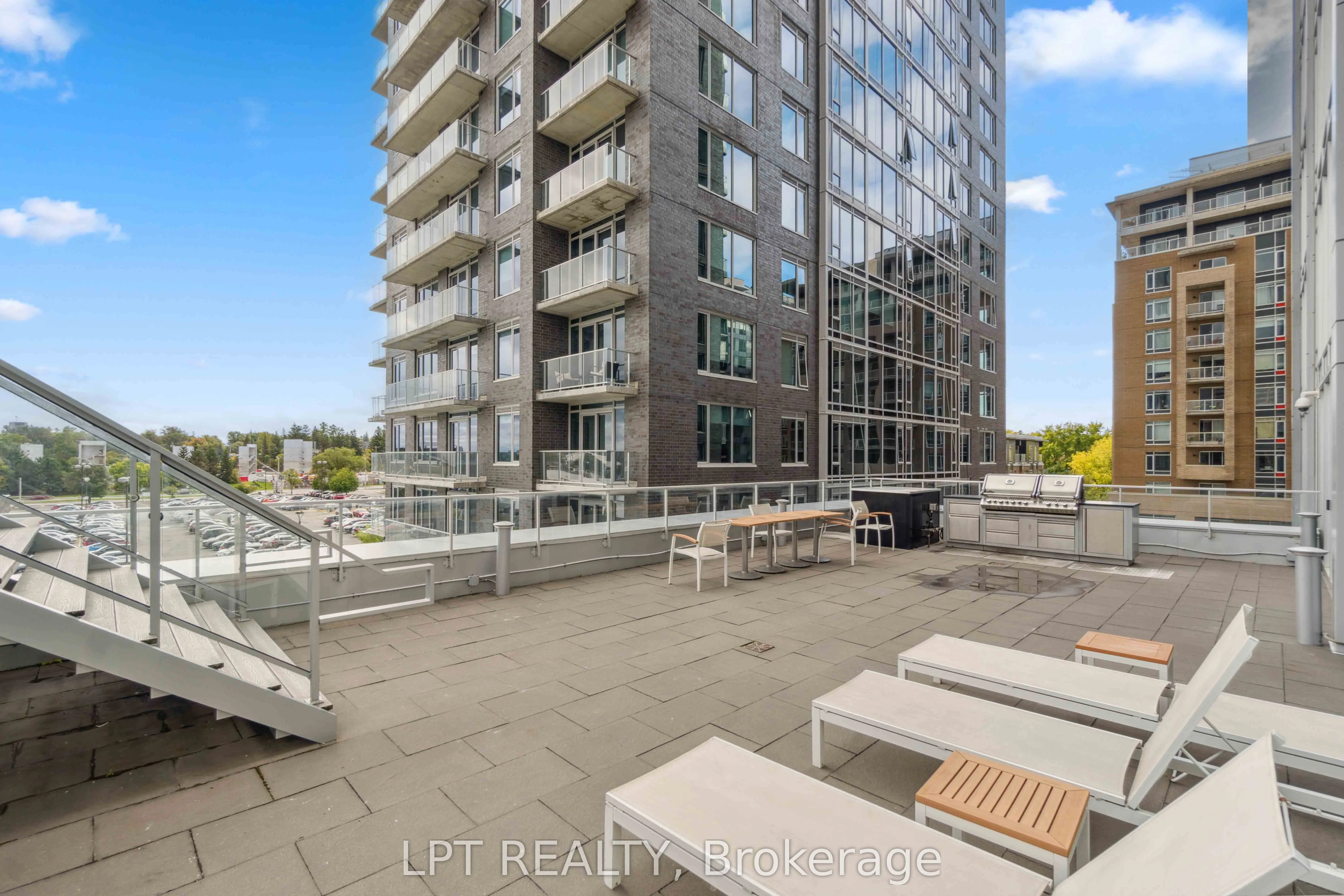 111 Champagne Avenue S, #307