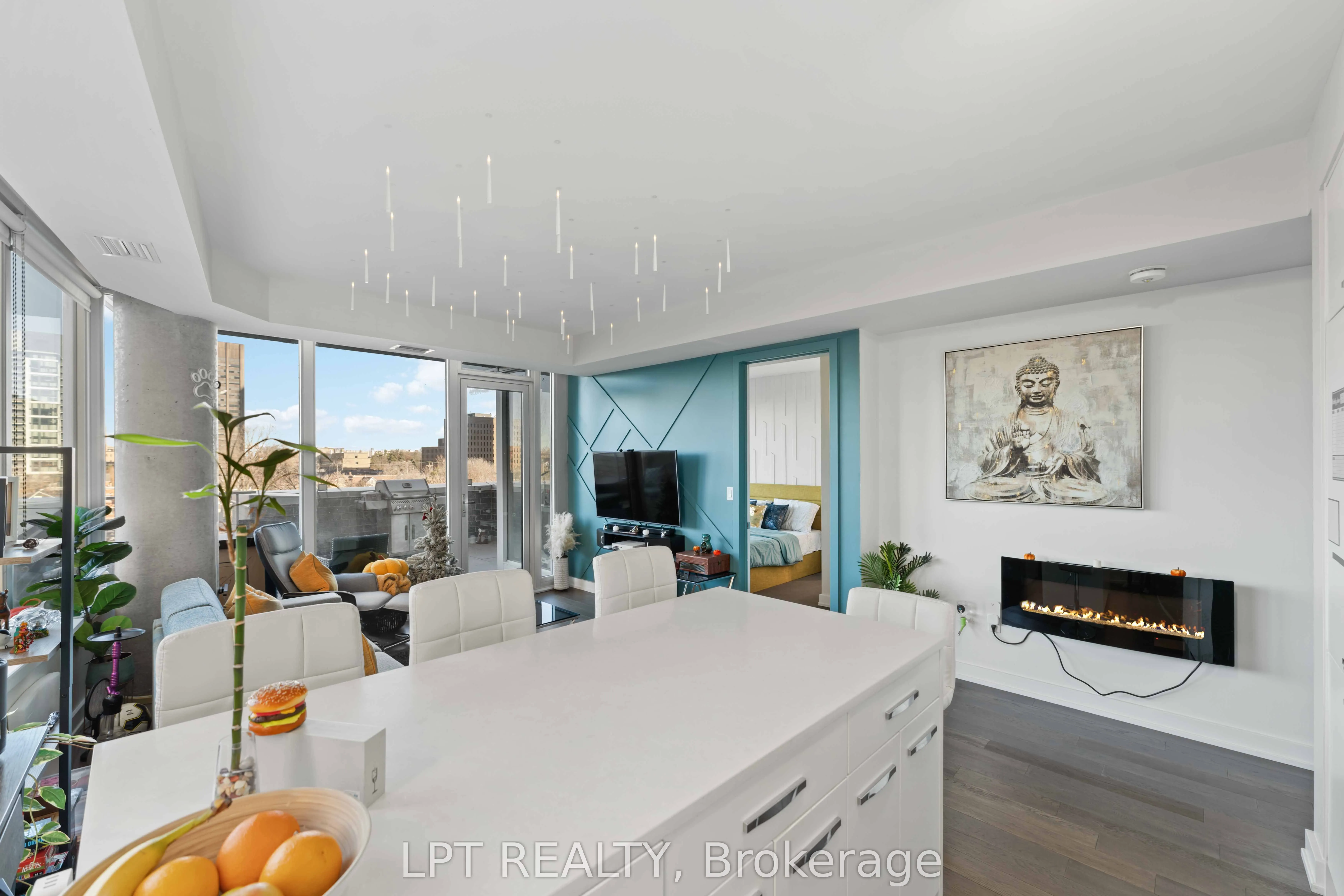 111 Champagne Avenue S, #307