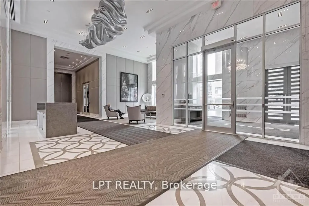 111 Champagne Avenue S, #307