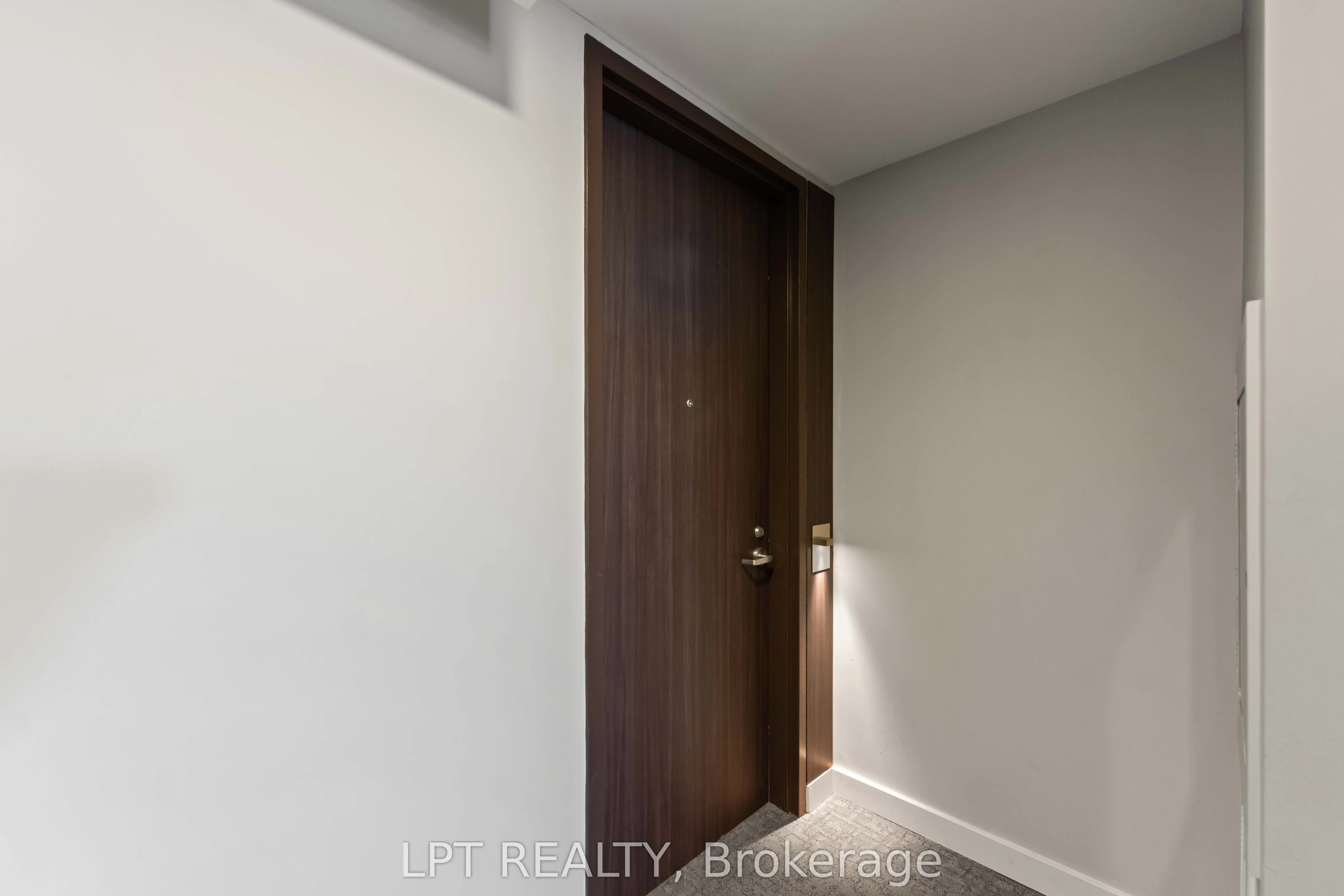 111 Champagne Avenue S, #307