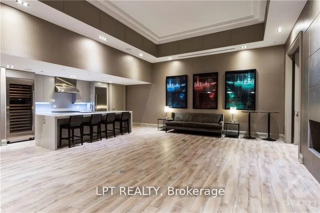 111 Champagne Avenue S, #307