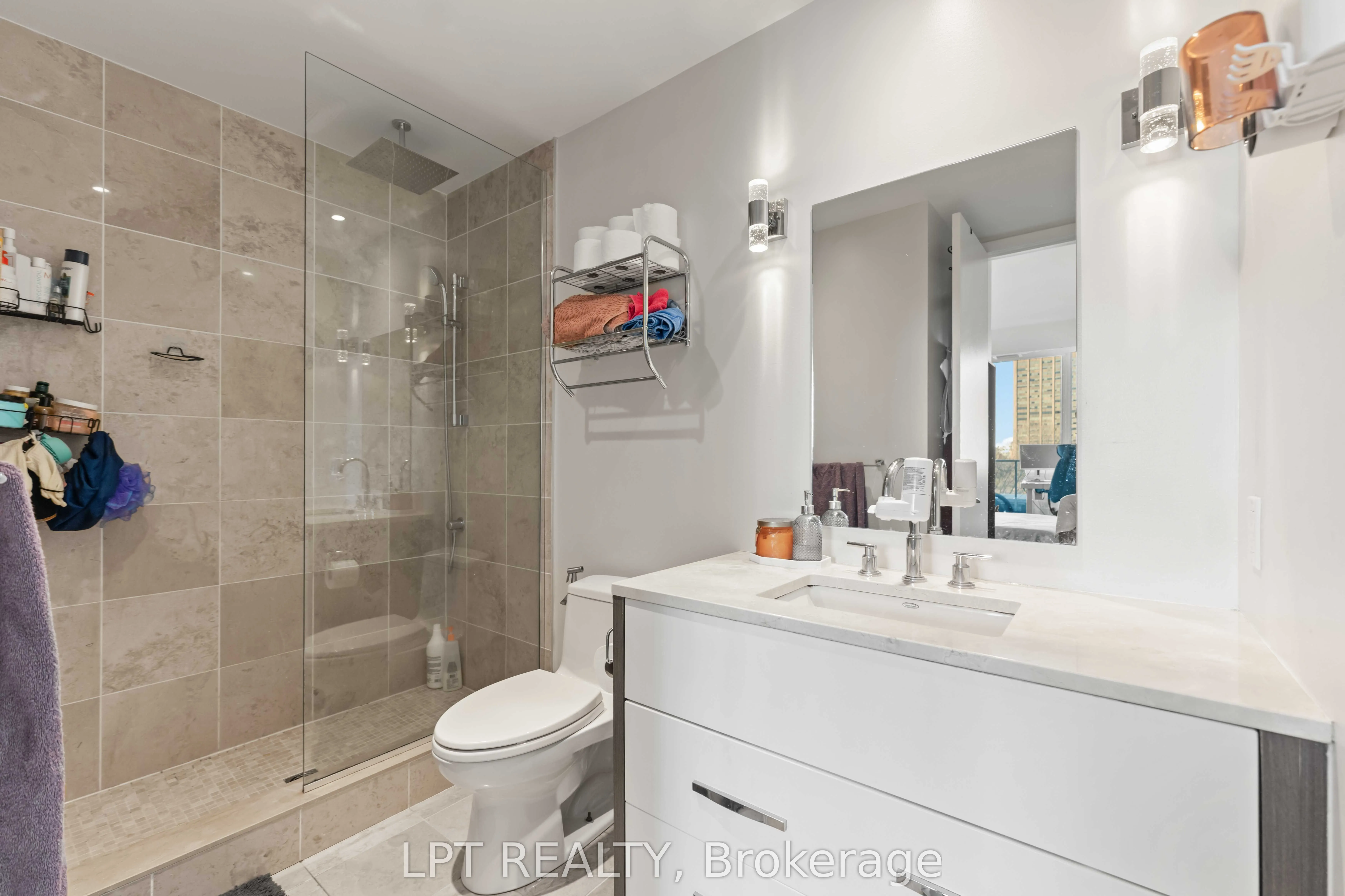 111 Champagne Avenue S, #307