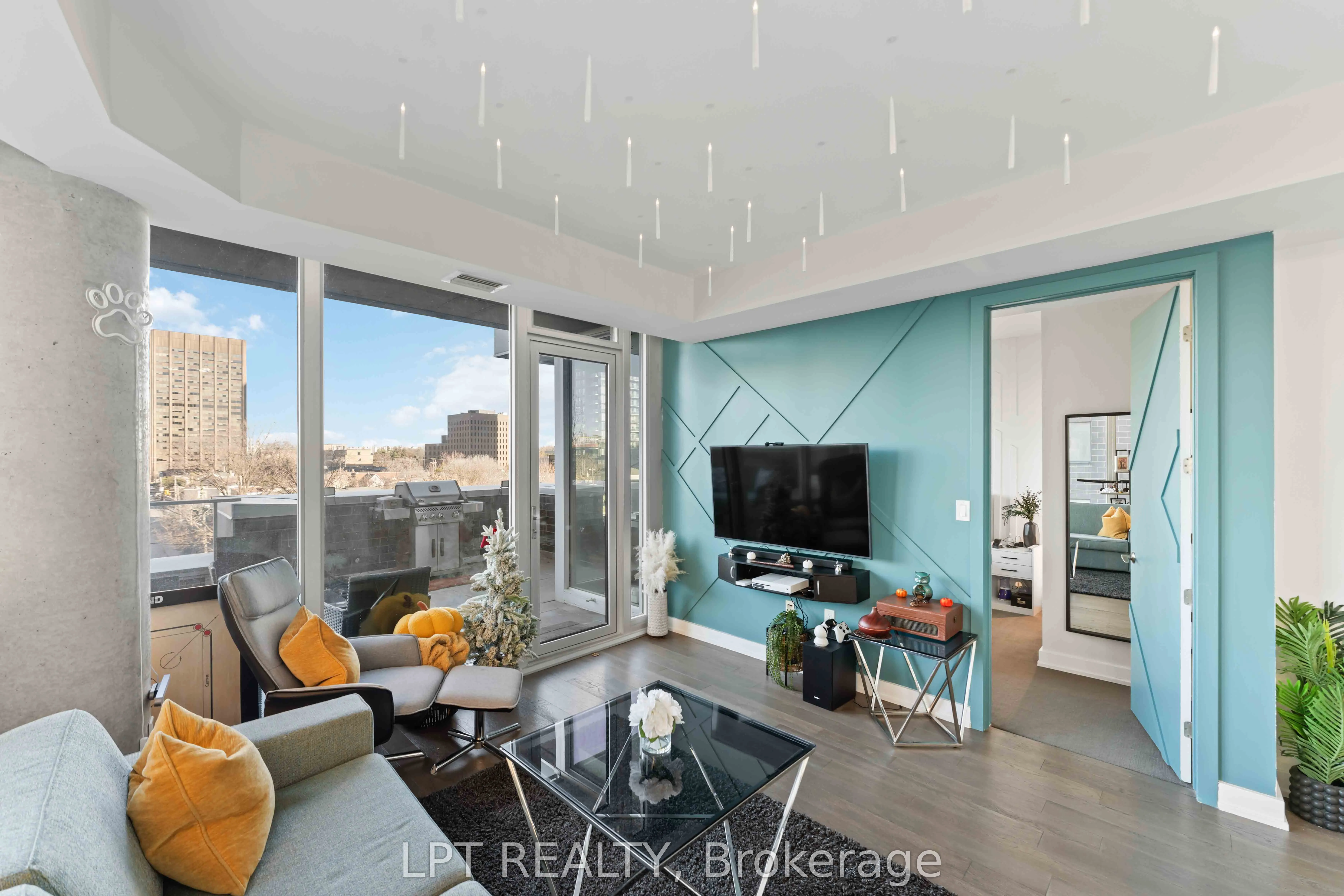 111 Champagne Avenue S, #307
