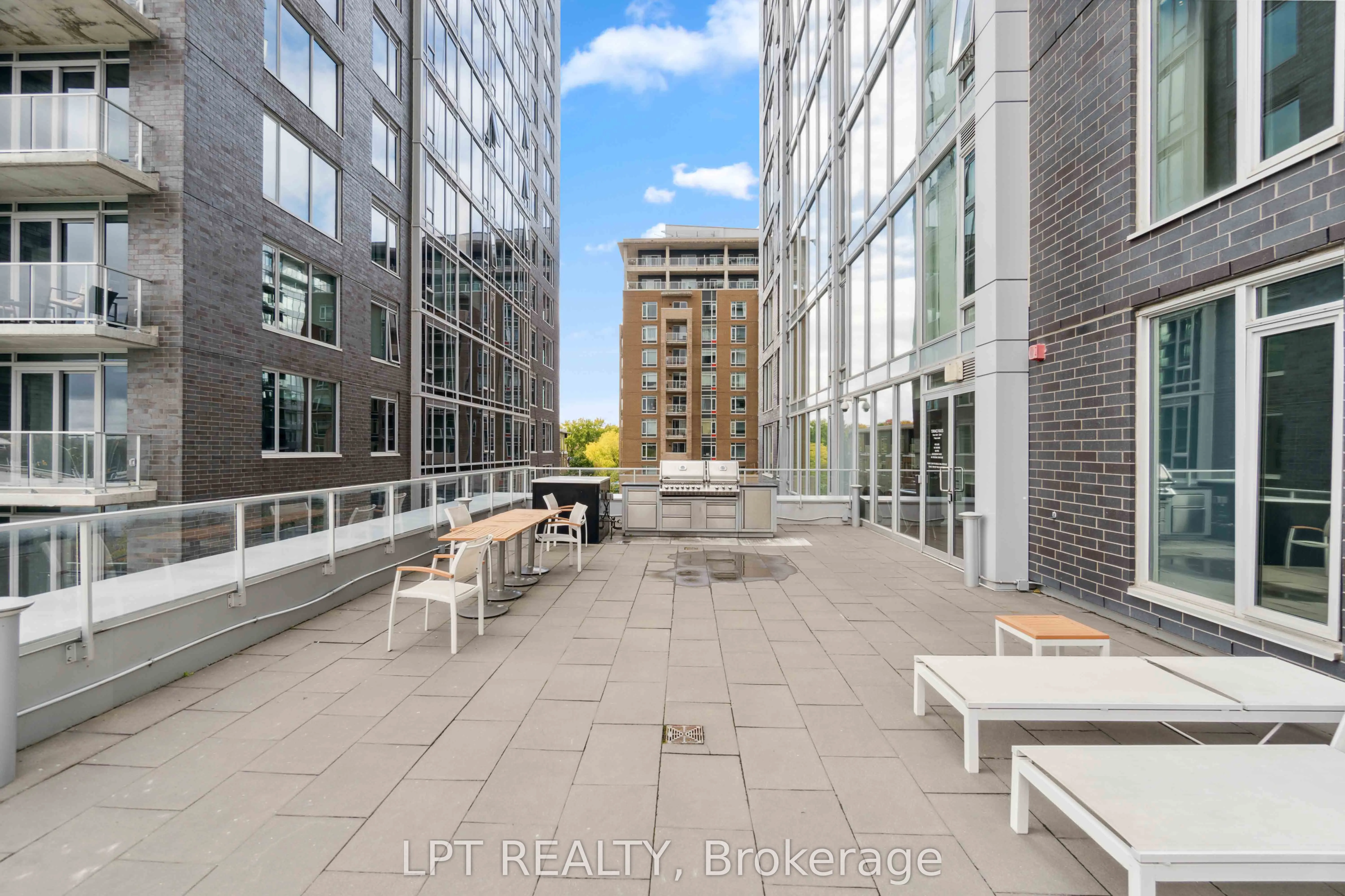 111 Champagne Avenue S, #307