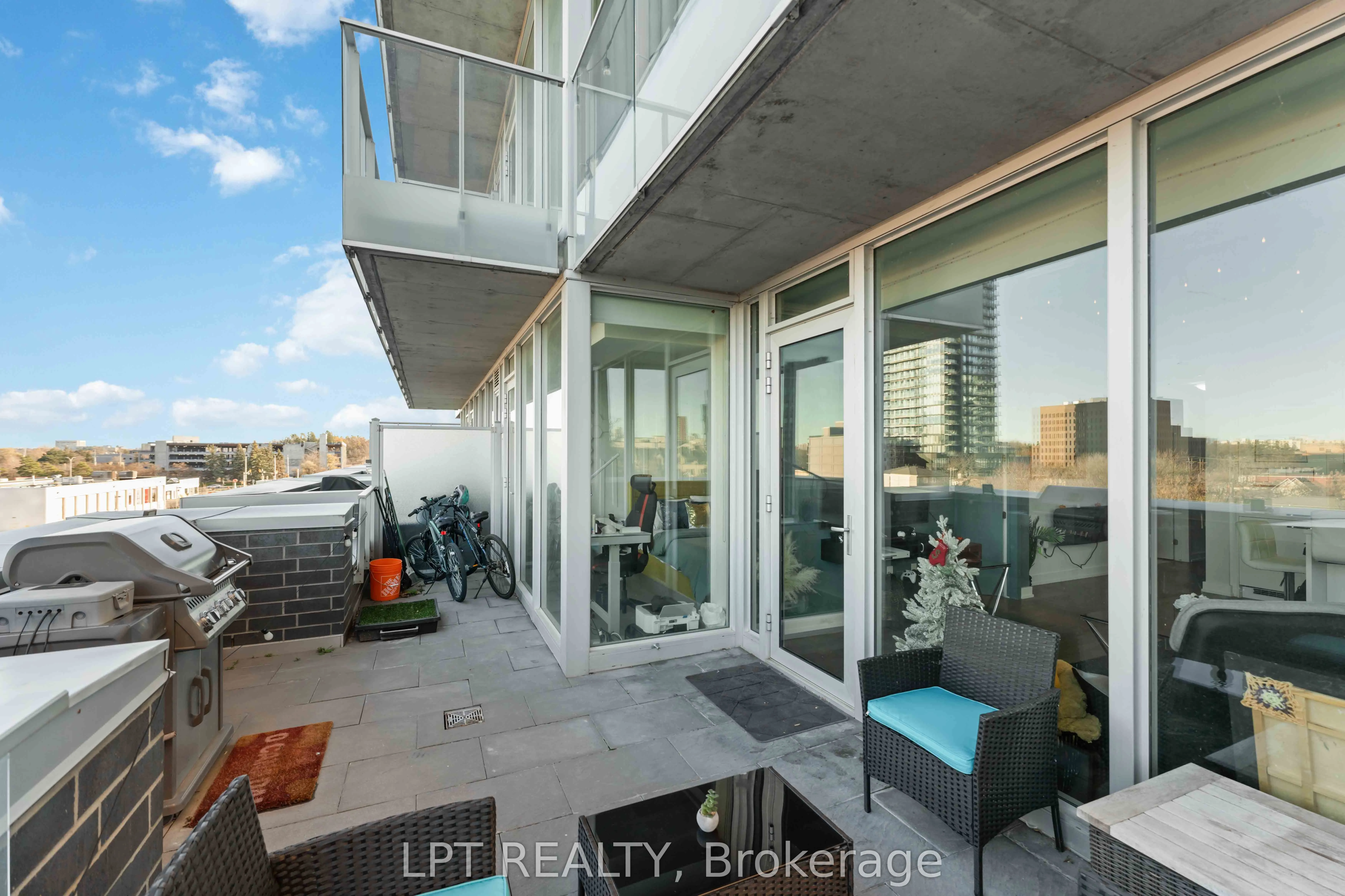 111 Champagne Avenue S, #307
