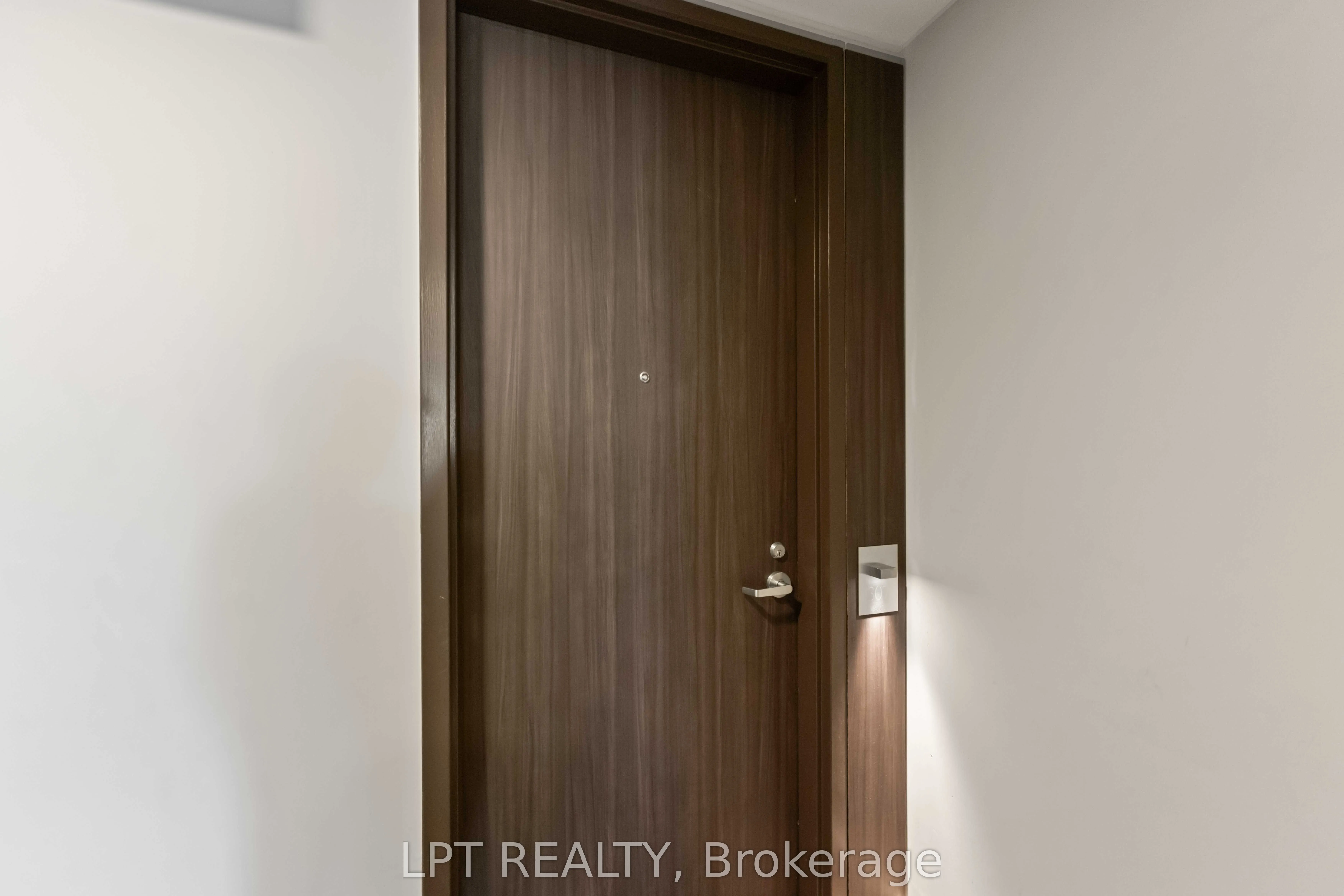 111 Champagne Avenue S, #307