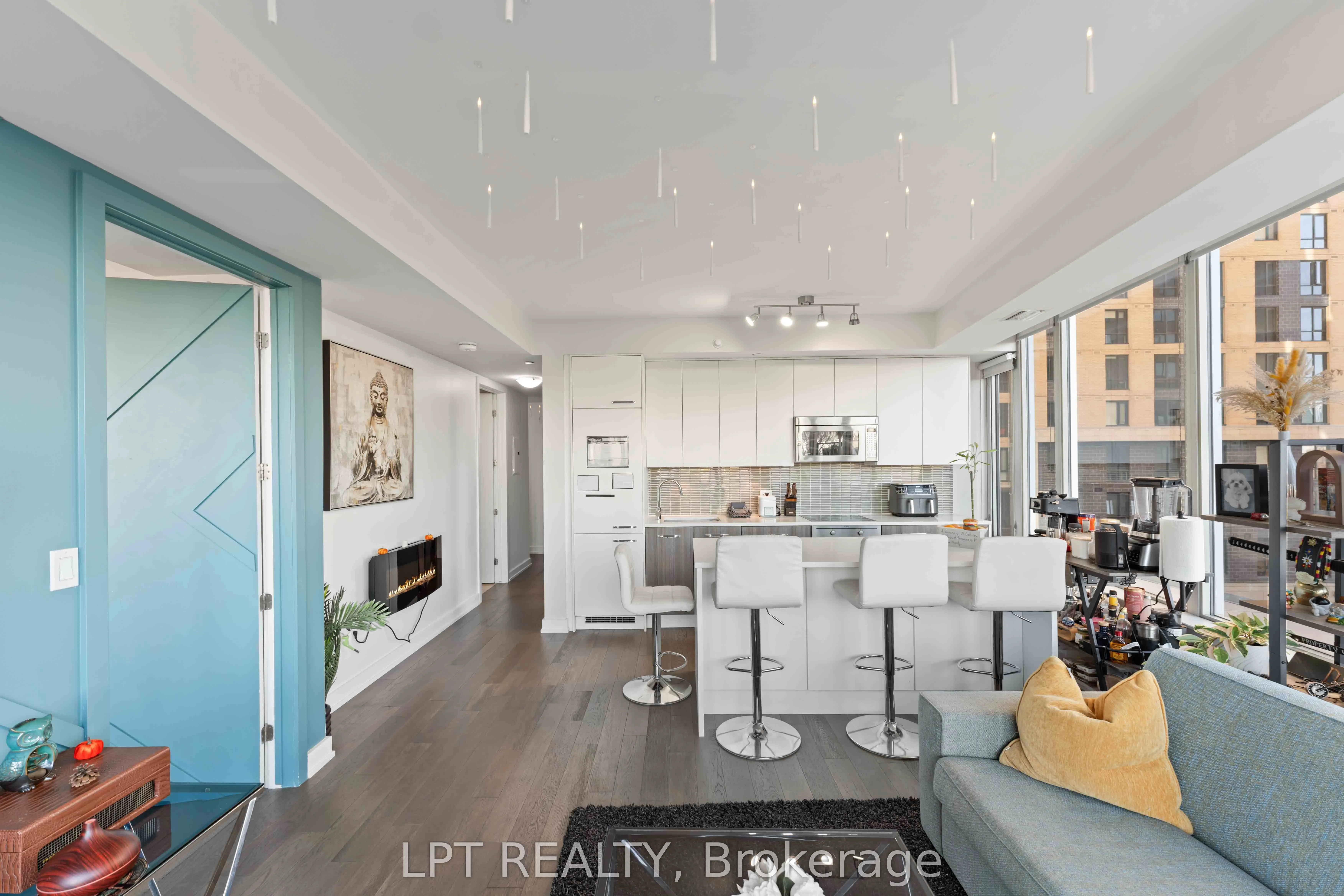 111 Champagne Avenue S, #307
