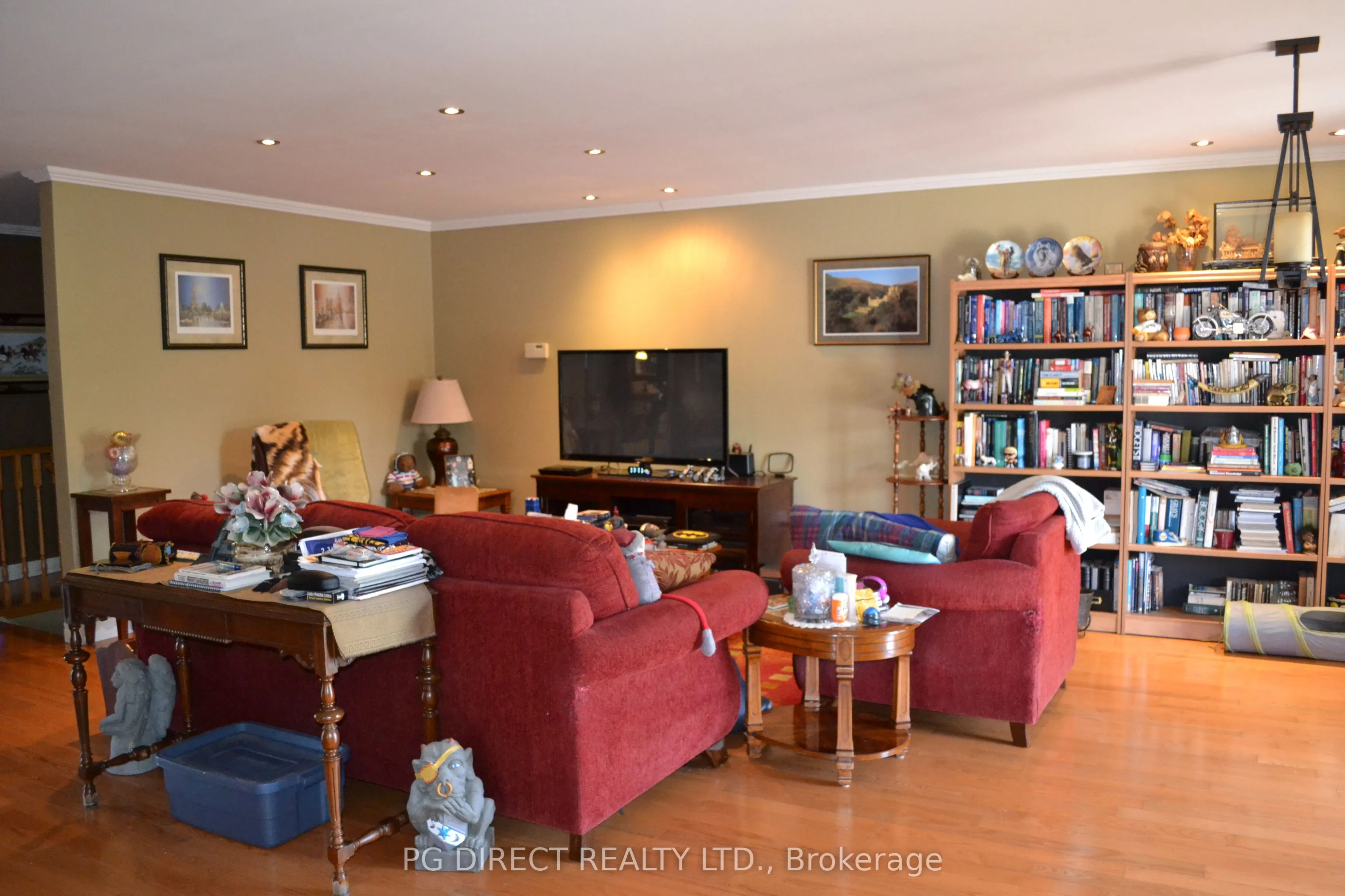 270 Pinecreek Crescent