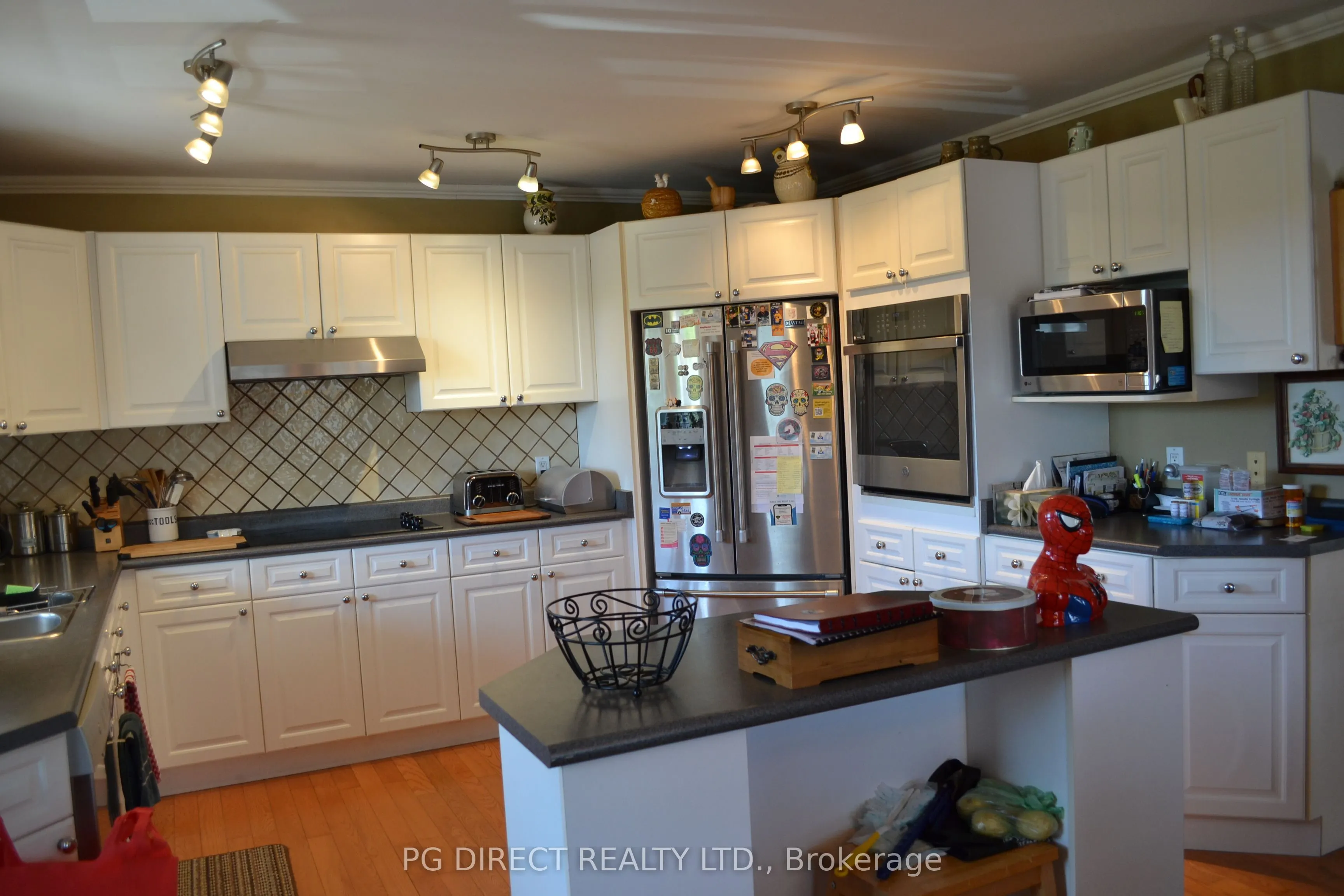 270 Pinecreek Crescent