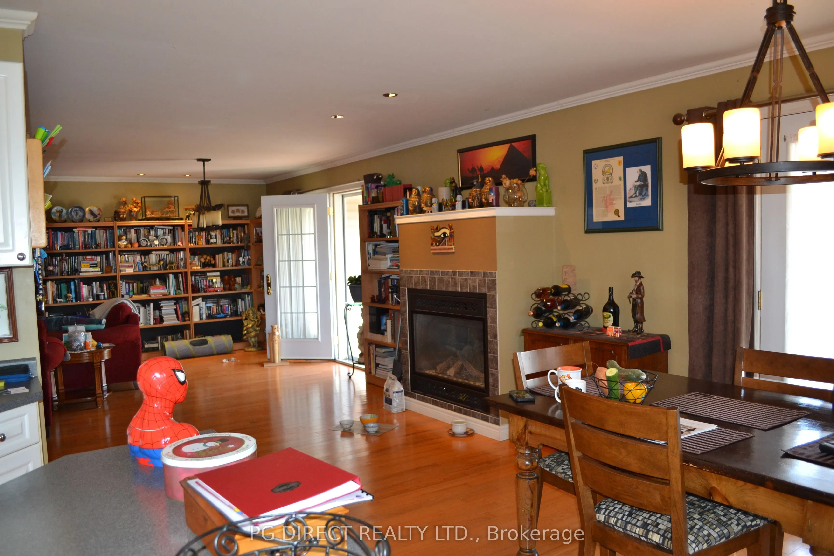 270 Pinecreek Crescent