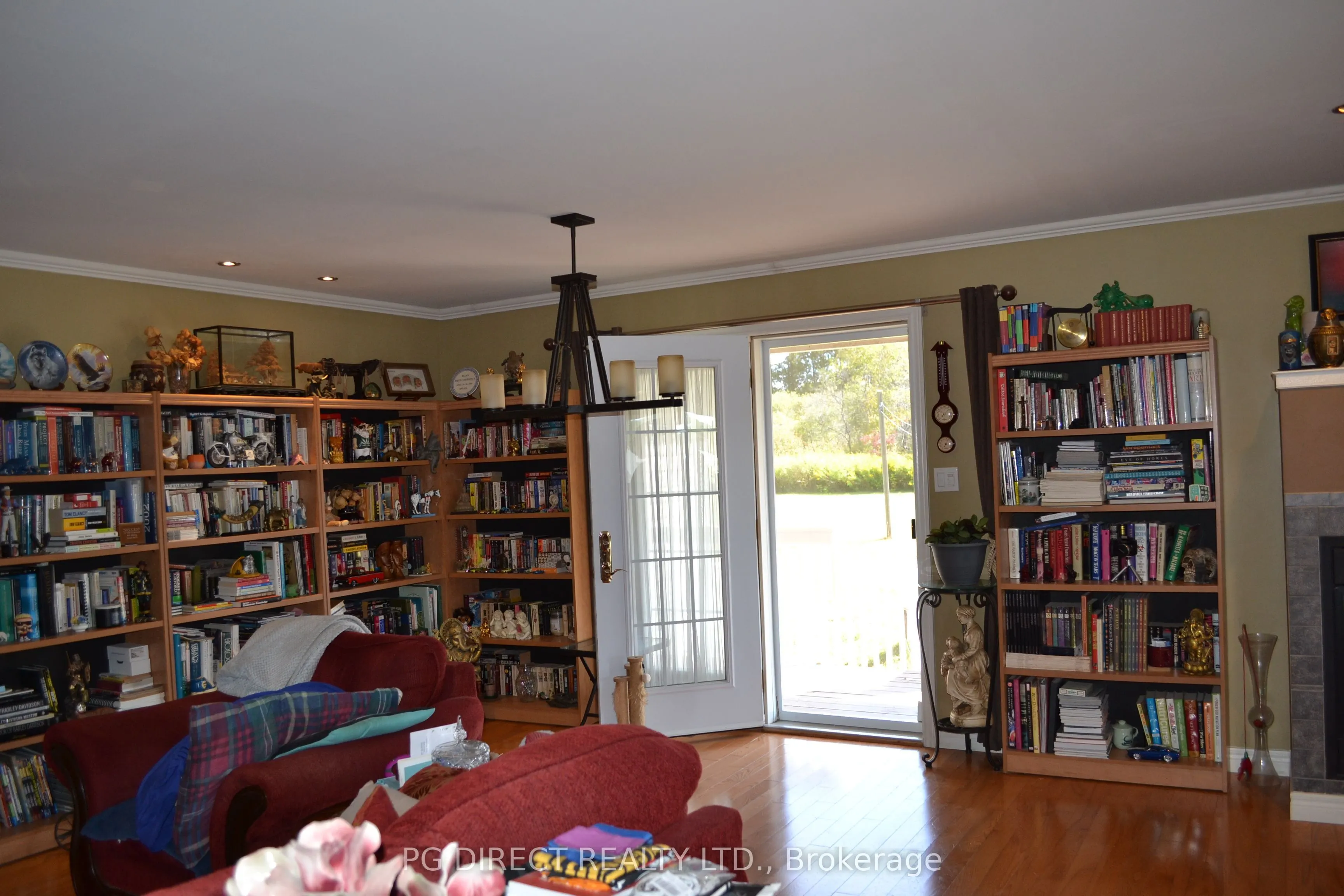 270 Pinecreek Crescent