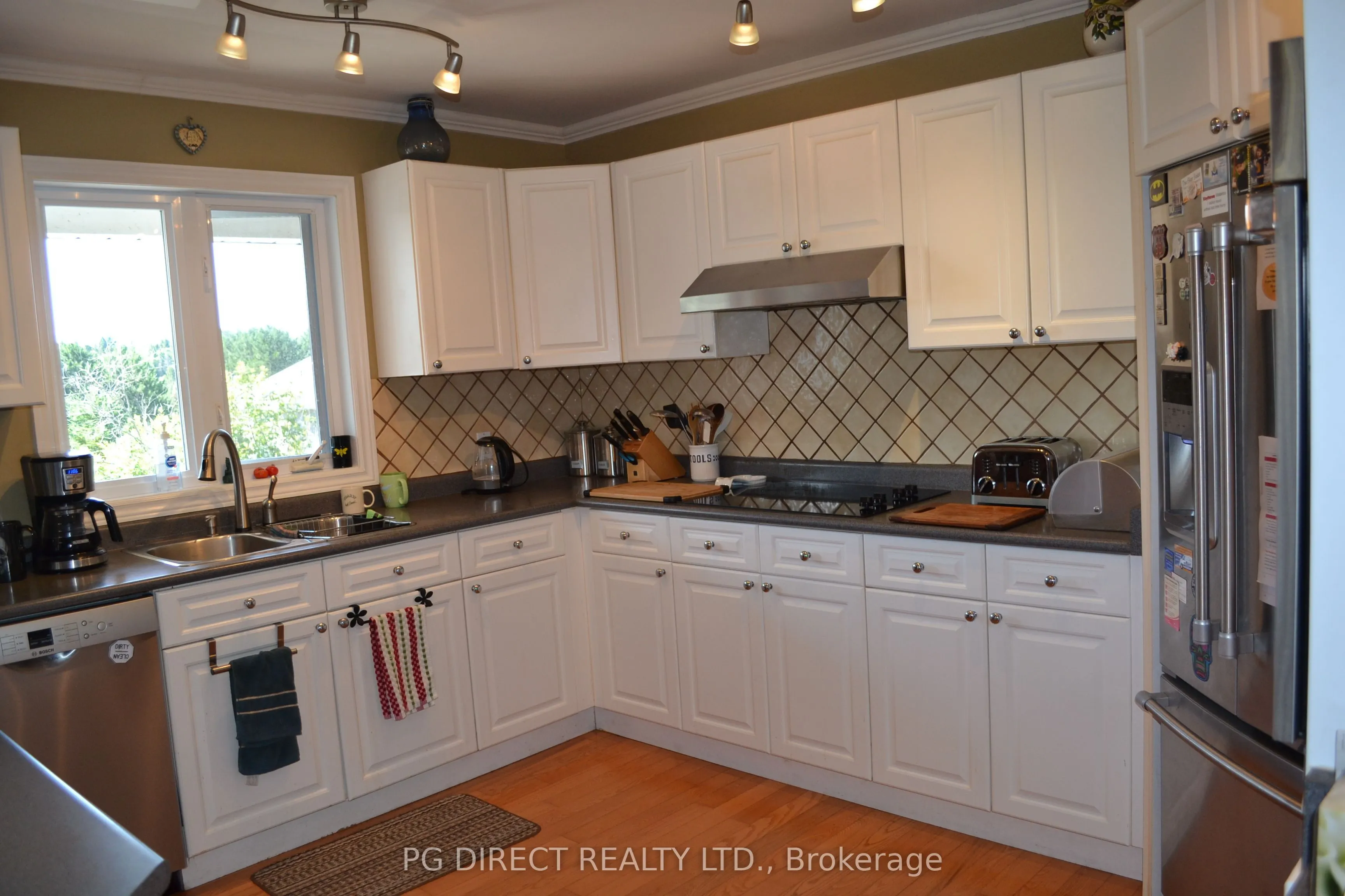 270 Pinecreek Crescent