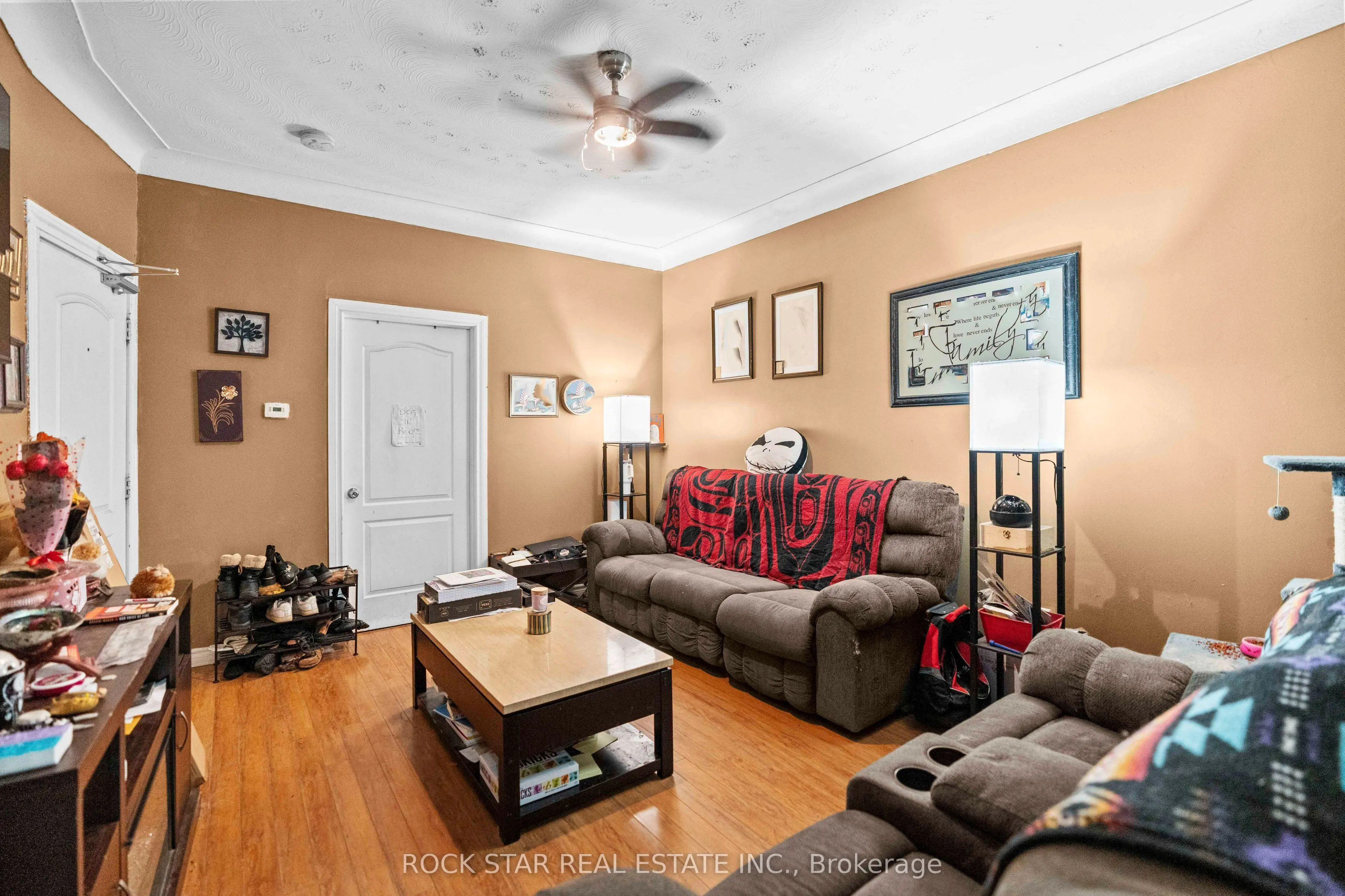 77 Barton Street E