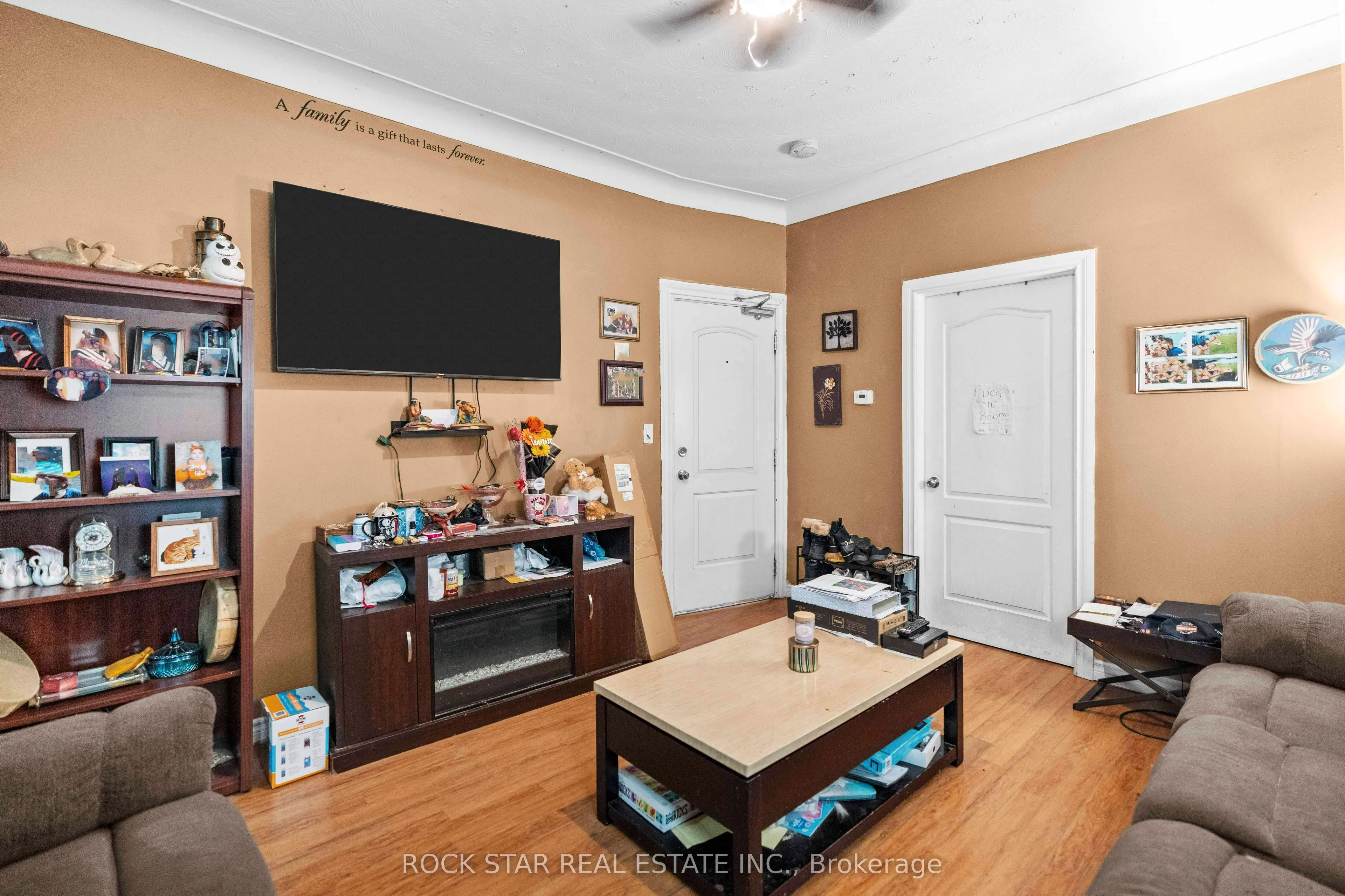 77 Barton Street E