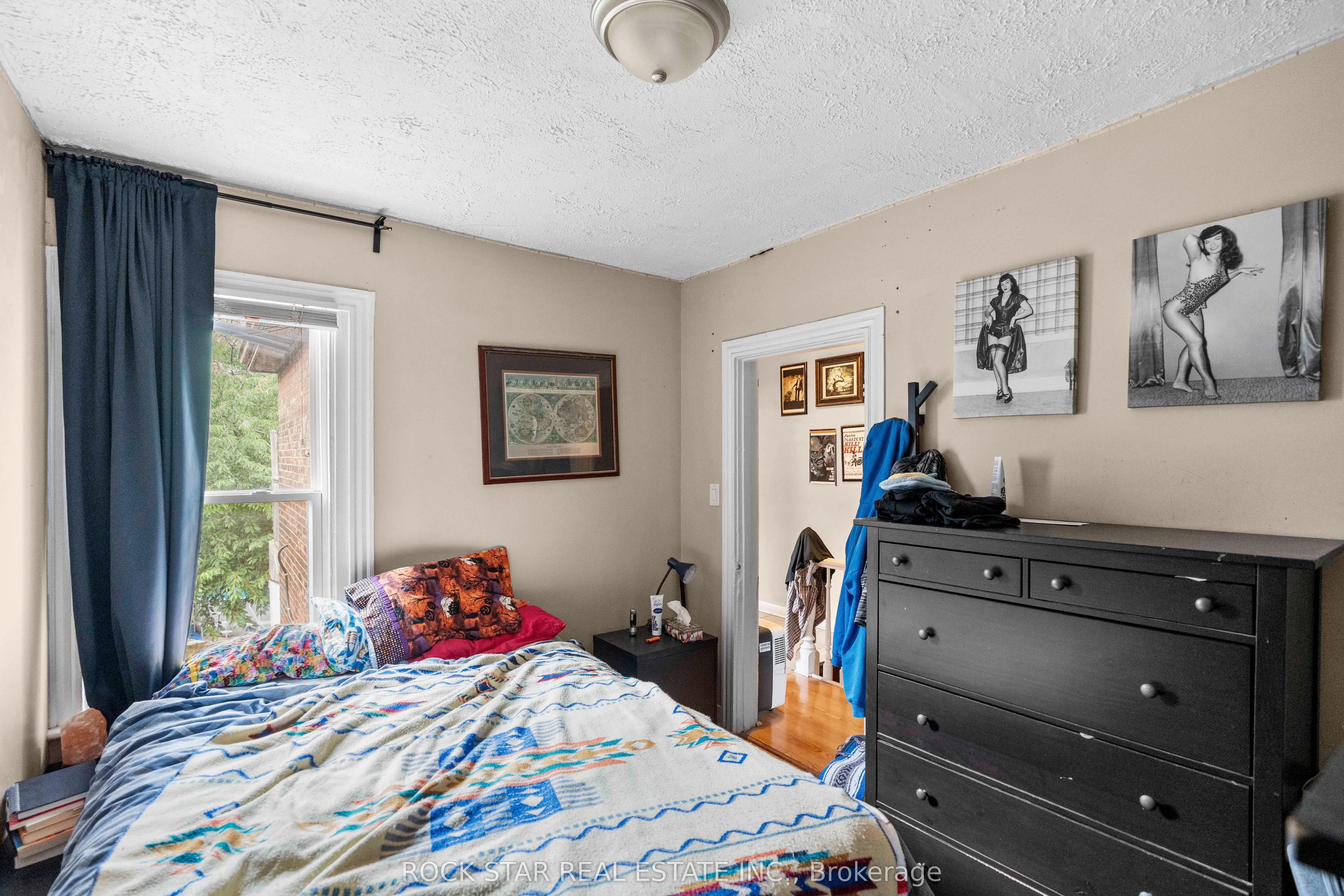 77 Barton Street E