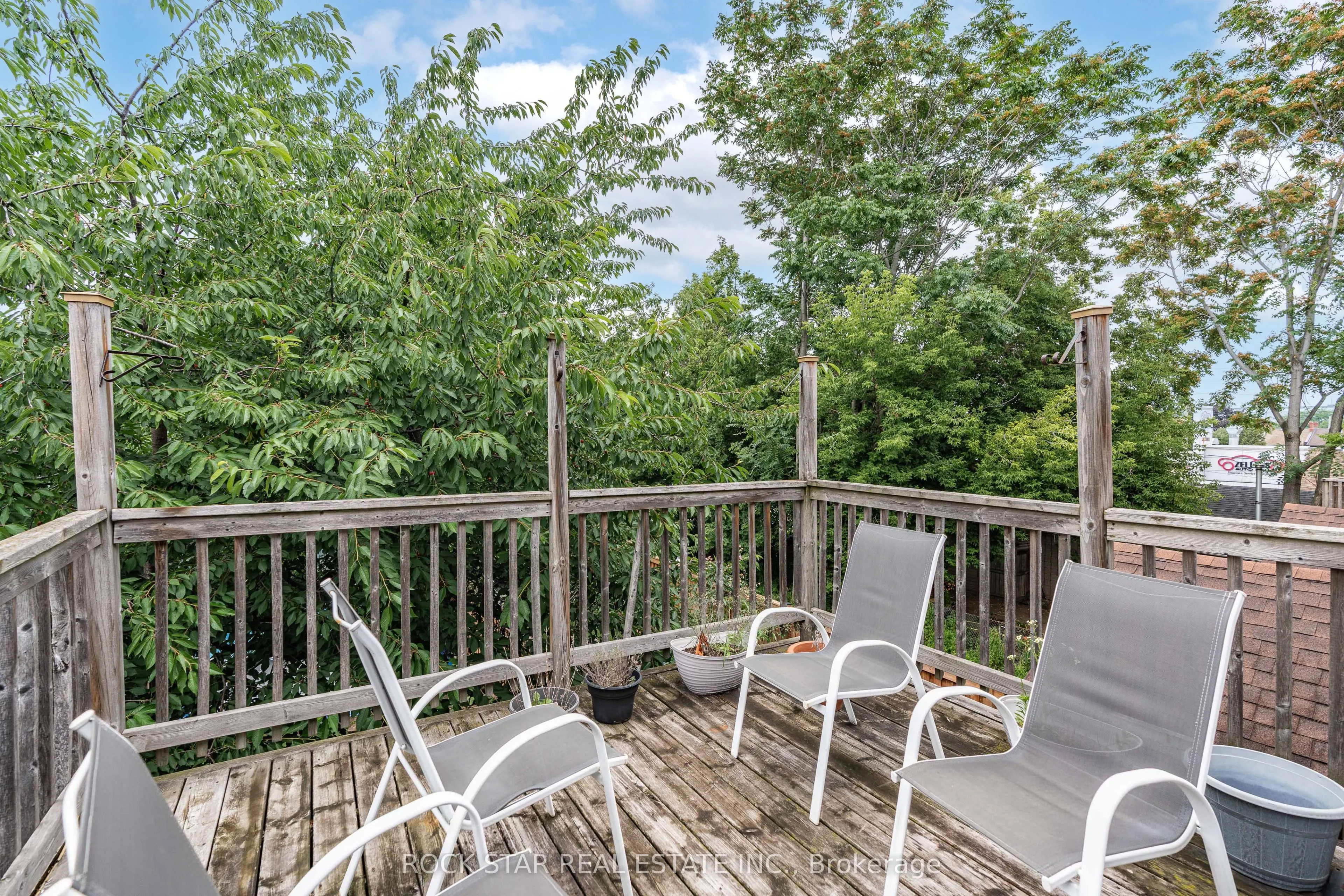 77 Barton Street E