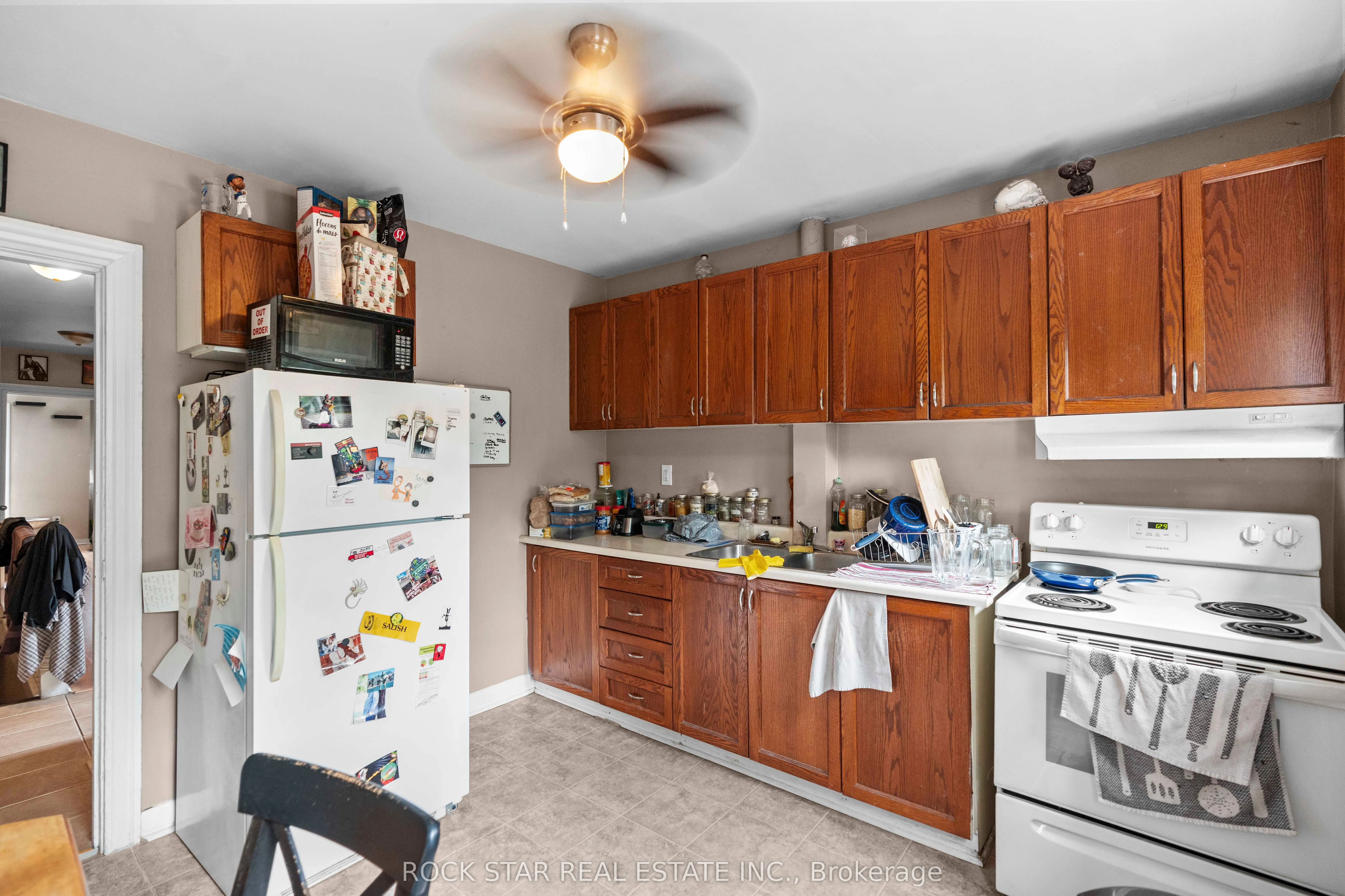 77 Barton Street E