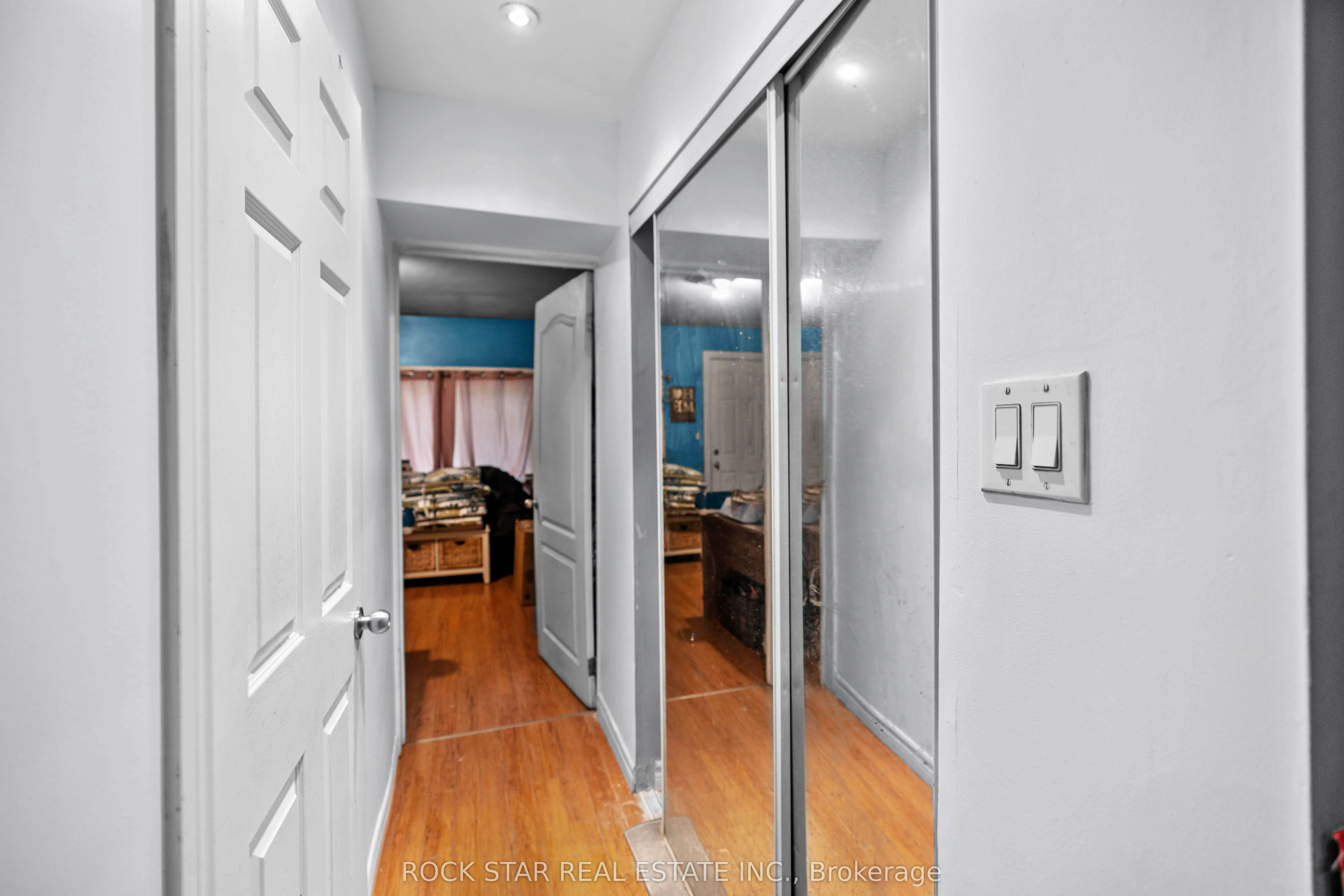 77 Barton Street E