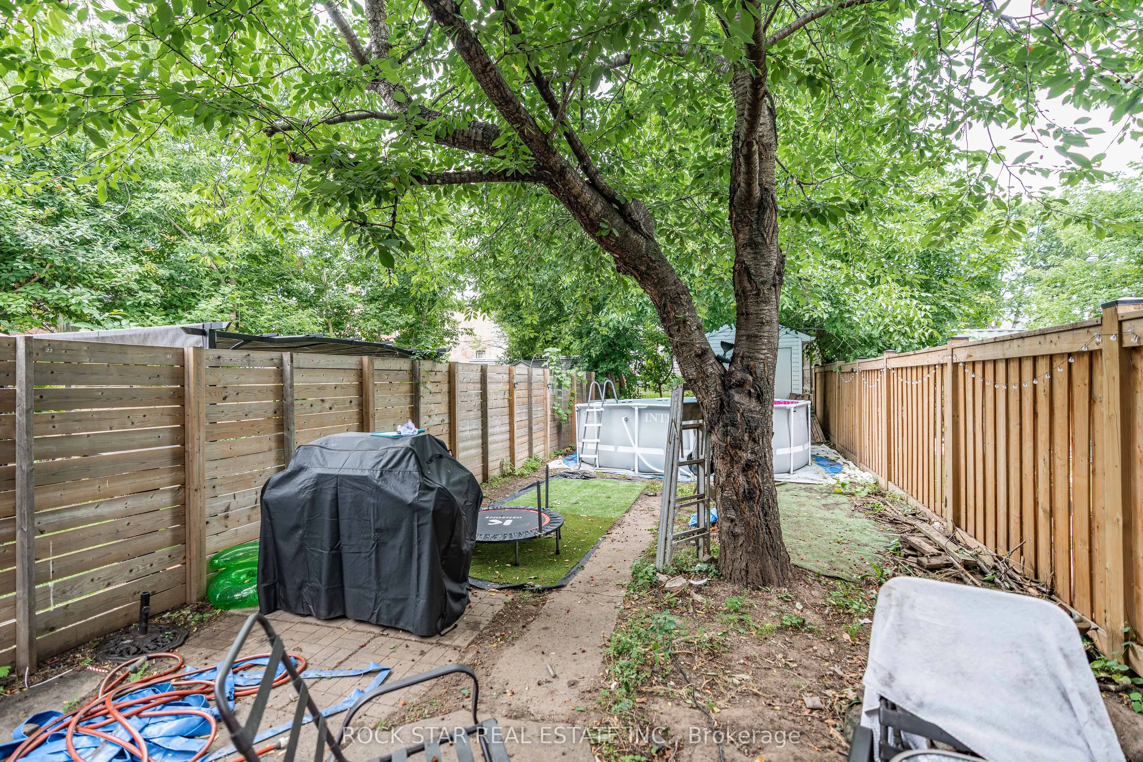 77 Barton Street E