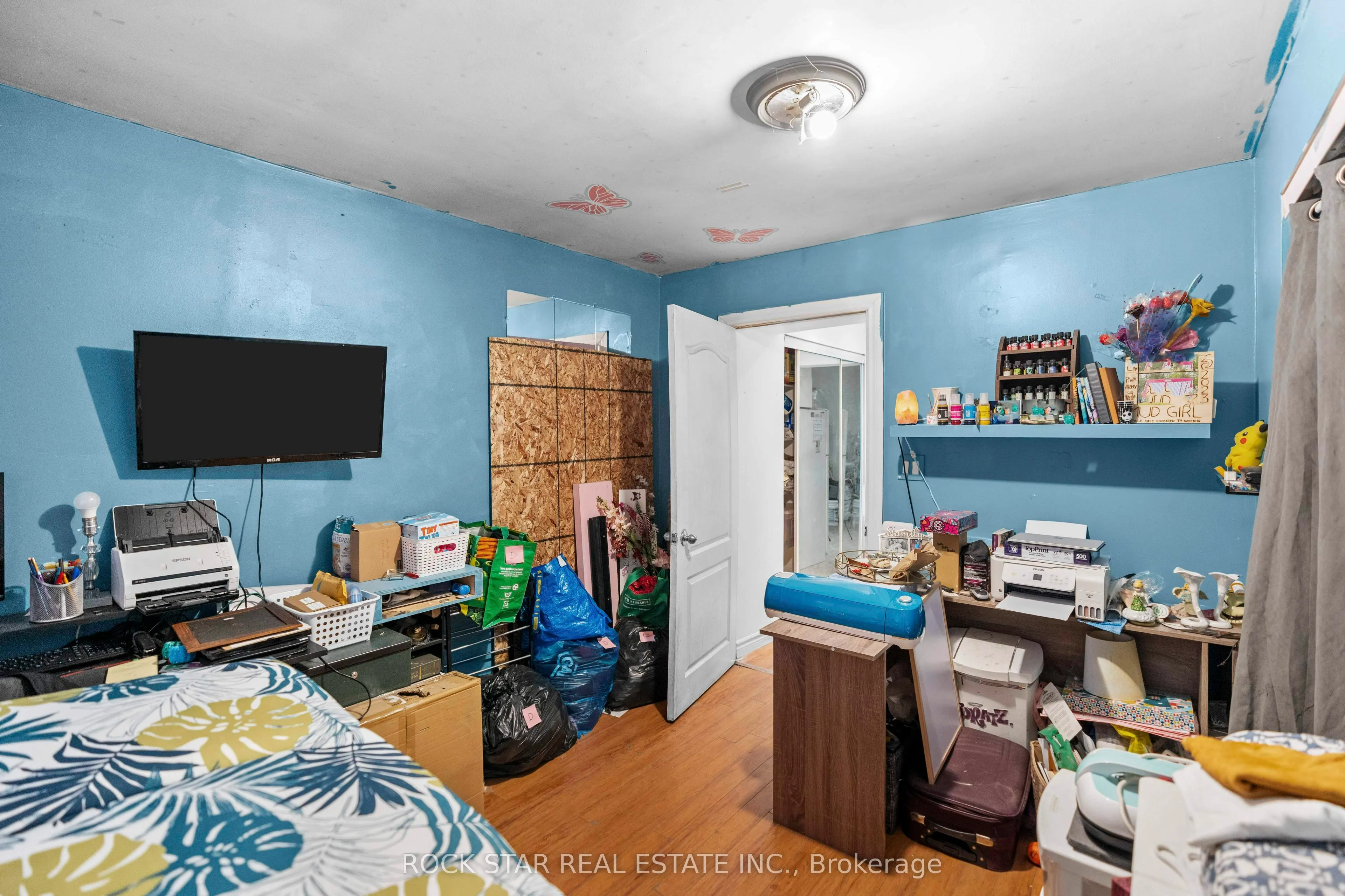 77 Barton Street E