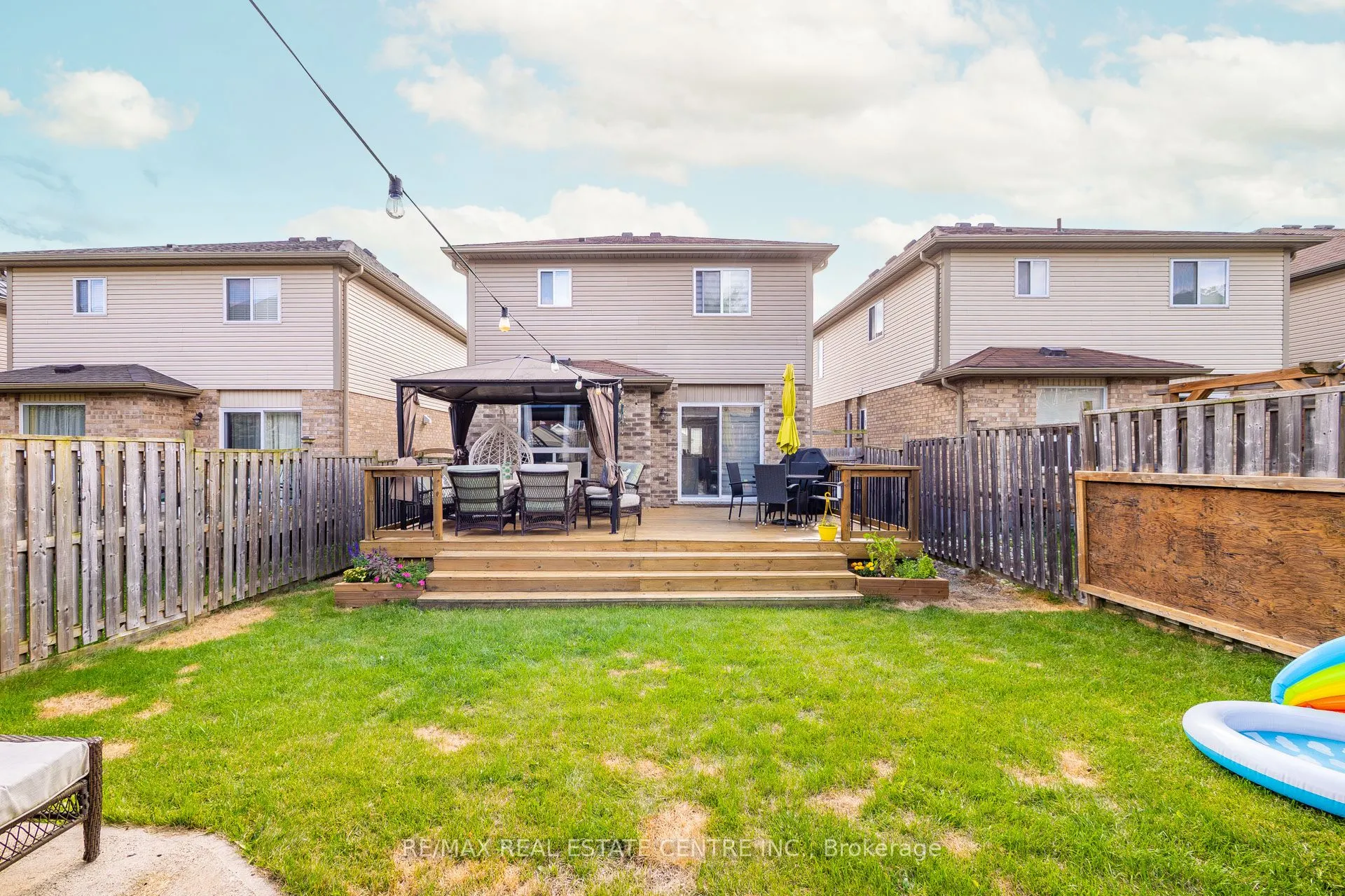 110 OAKES Crescent